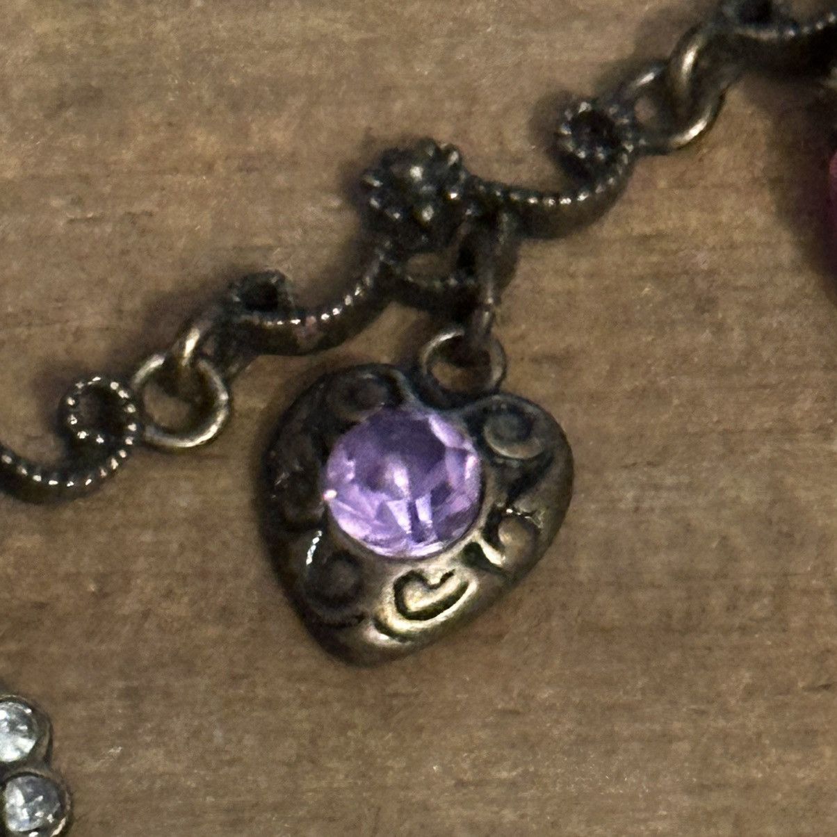 Other Avon NR bronze tone Victorian style charm necklace Size ONE SIZE - 4 Thumbnail