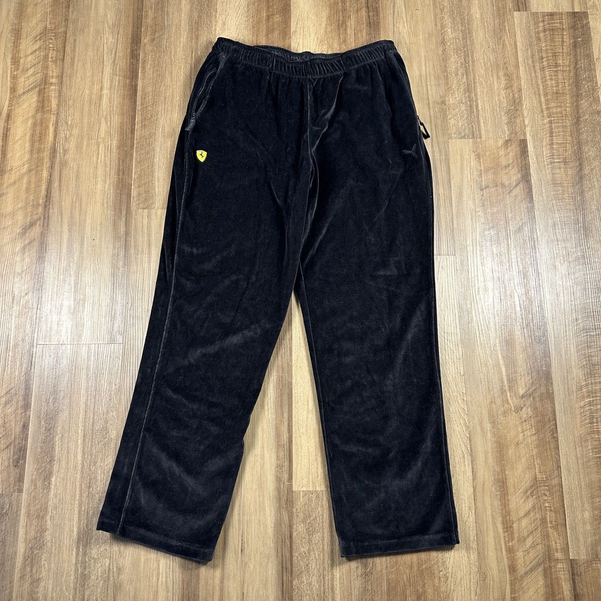 Ferrari × Puma Puma Ferrari Velour Velvet Track Suit Pants Size L NEW F1 Size US 32 / EU 48 - 1 Thumbnail