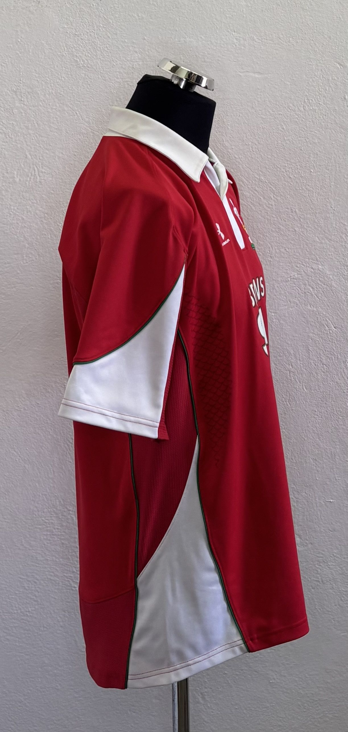 Under Armour Wales Rugby WRU 2008-2009 Under Armor jersey large Size US L / EU 52-54 / 3 - 4 Thumbnail