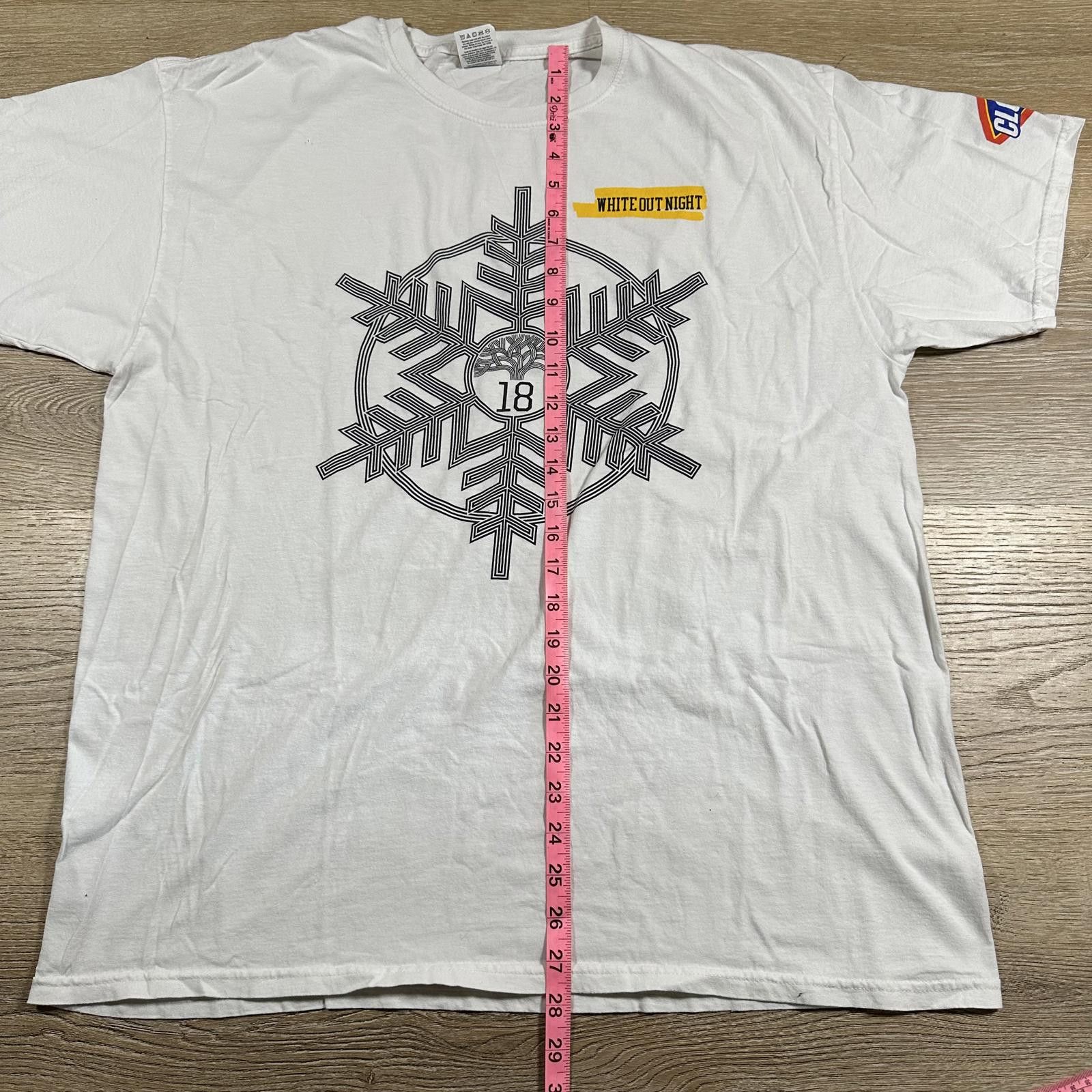 Fruit Of The Loom Fruit of the Loom Mens T-shirt XL White Snowflake Graphic Size US XL / EU 56 / 4 - 6 Thumbnail