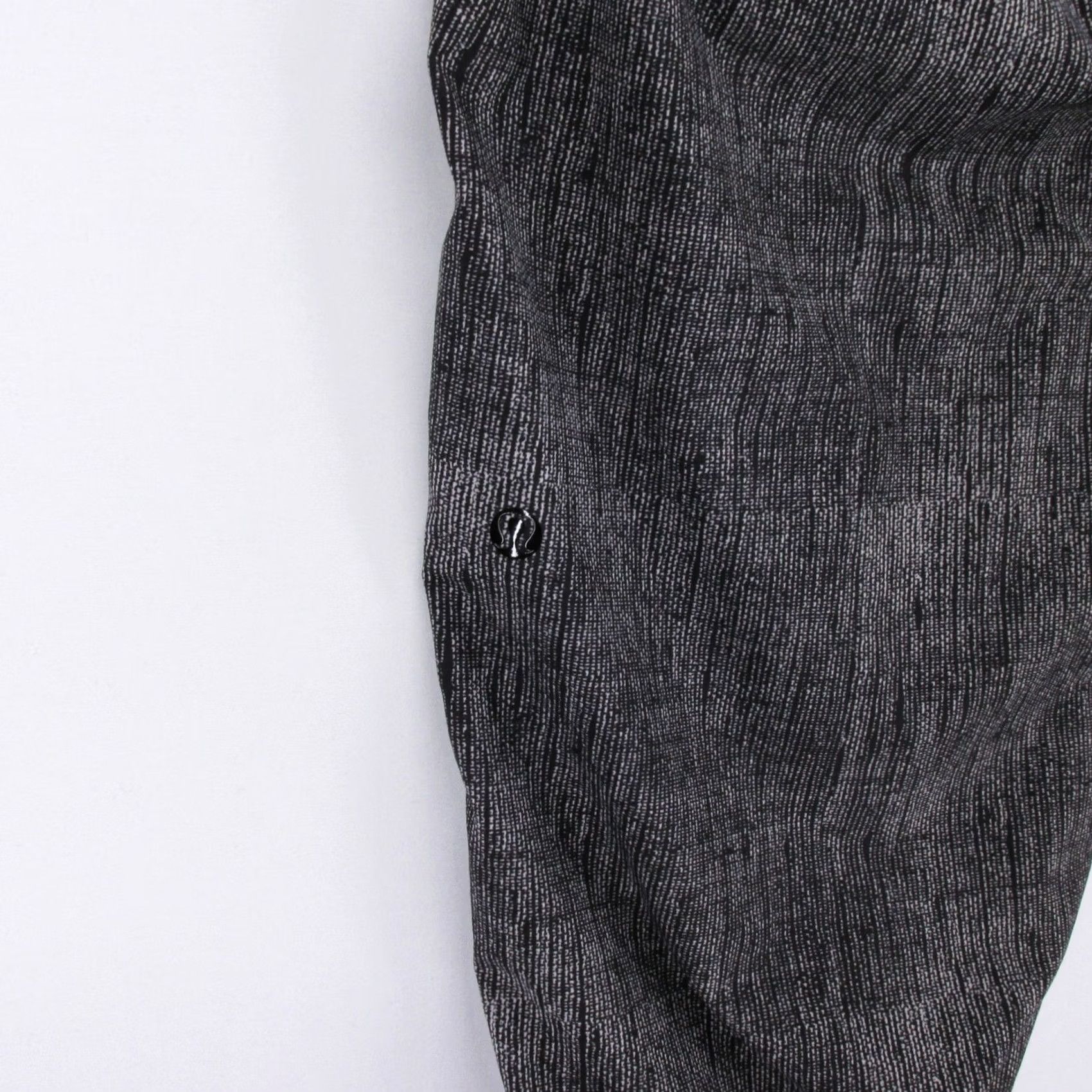 Lululemon Lululemon Joggers Womens 10 Black Print Lightweight Texture Pleated Go City And model Size 32" / US 10 / IT 46 - 4 Thumbnail