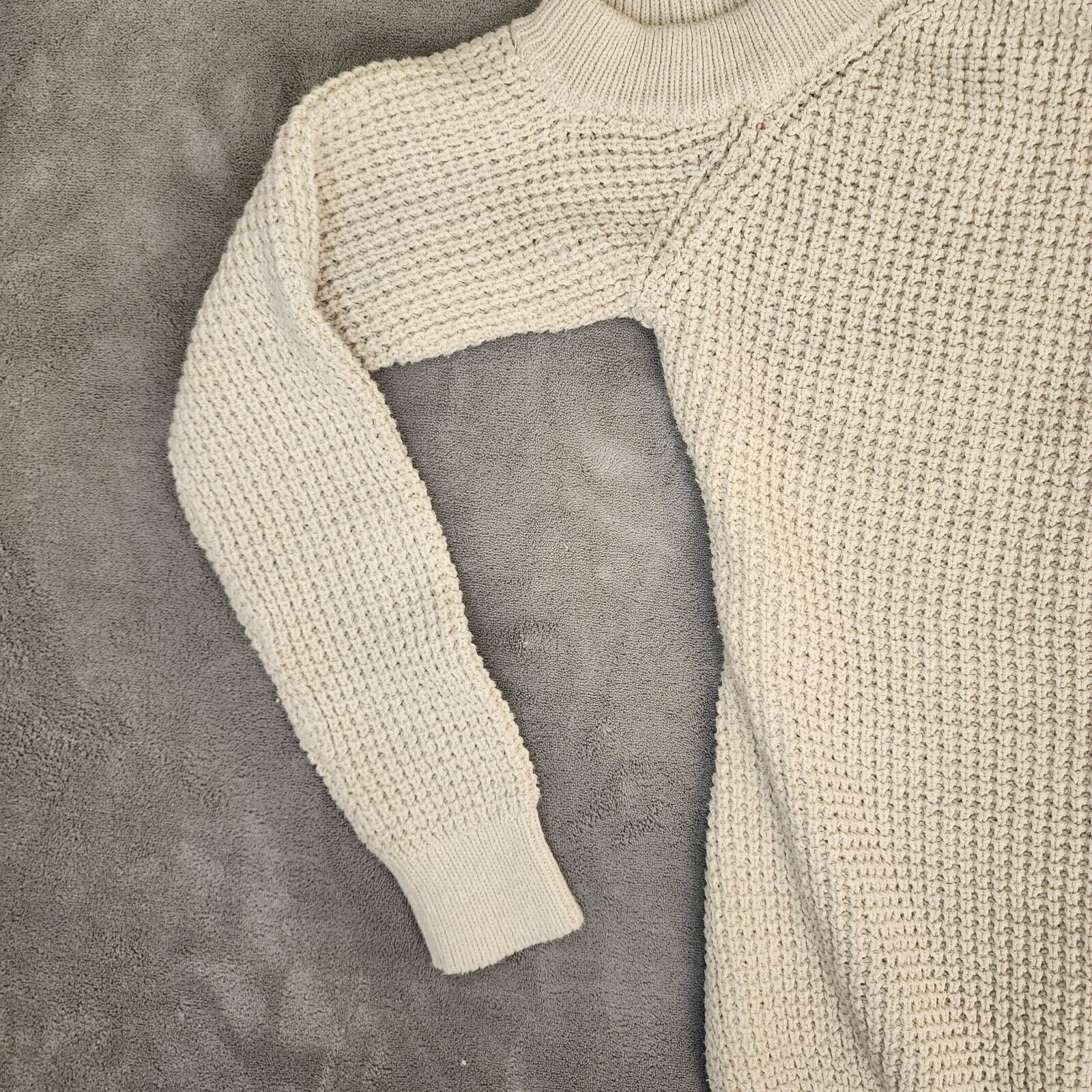 Guess Women's Guess Ivory Cold Shoulder Pullover Sweater S Size S / US 4 / IT 40 - 4 Thumbnail