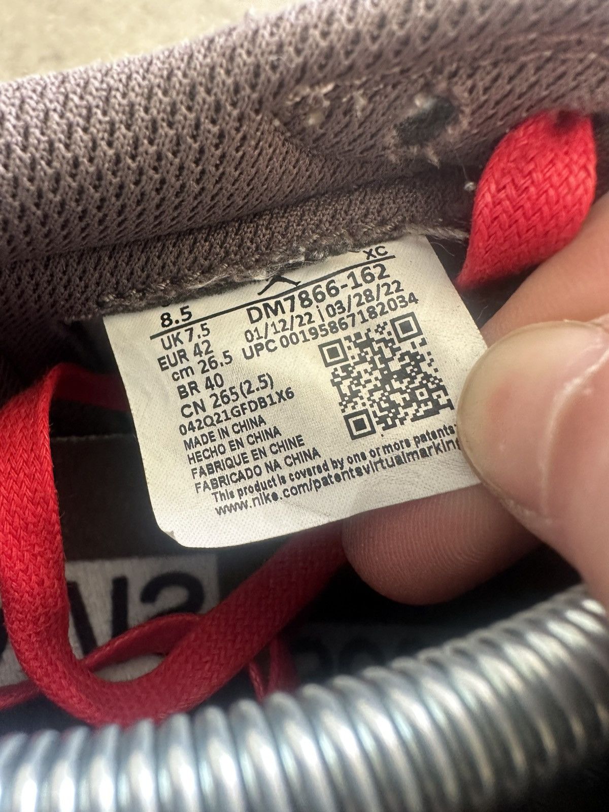 Jordan Brand × Travis Scott Jordan 1 Retro Low OG SP Travis Scott Reverse Mocha size 8.5 Size US 8.5 / EU 41-42 - 6 Thumbnail
