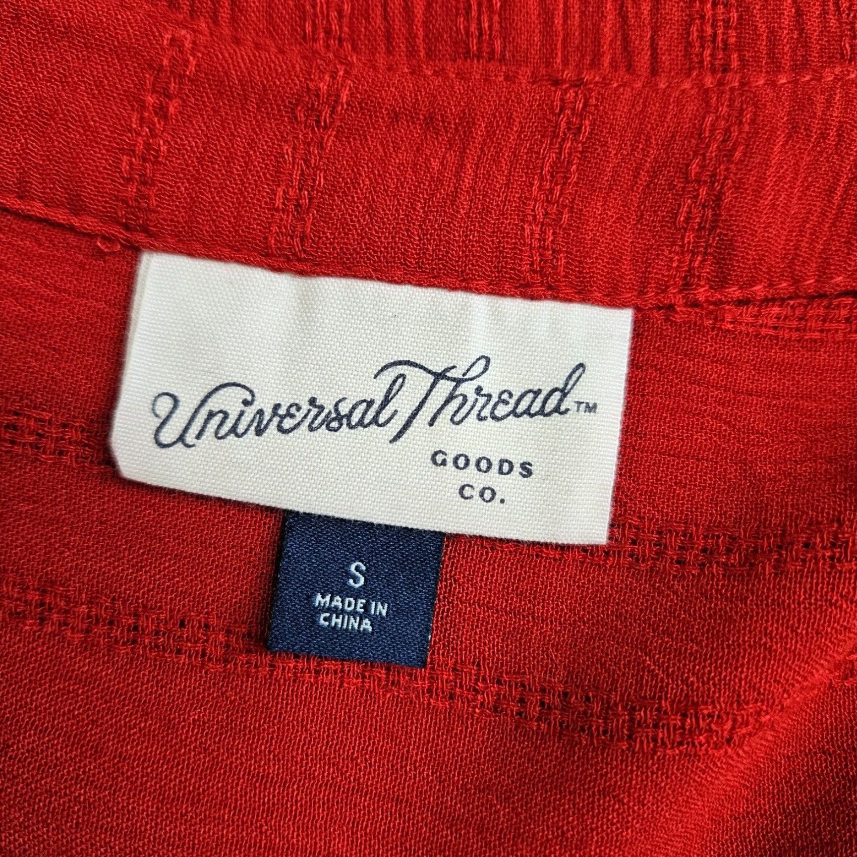 Vintage VINTAGE? Universal Thread Womens Top Sz Small Solid Red Sleeveless V-Neck Rayon Blend Shirts? Size S / US 4 / IT 40 - 6 Thumbnail