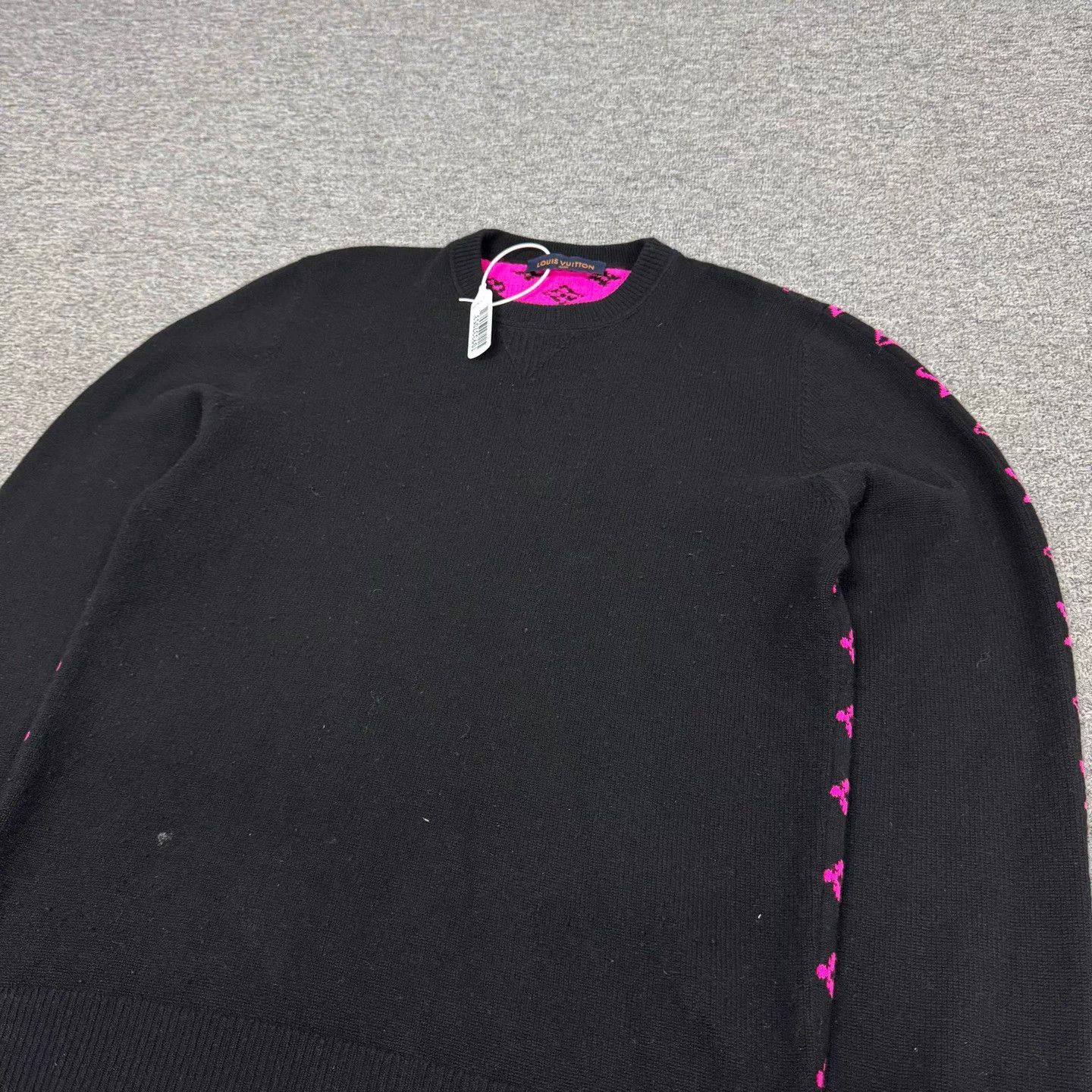 Louis Vuitton LV Cashmere Monogram Reversible Sweater XL 95 New Size US XL / EU 56 / 4 - 4 Thumbnail