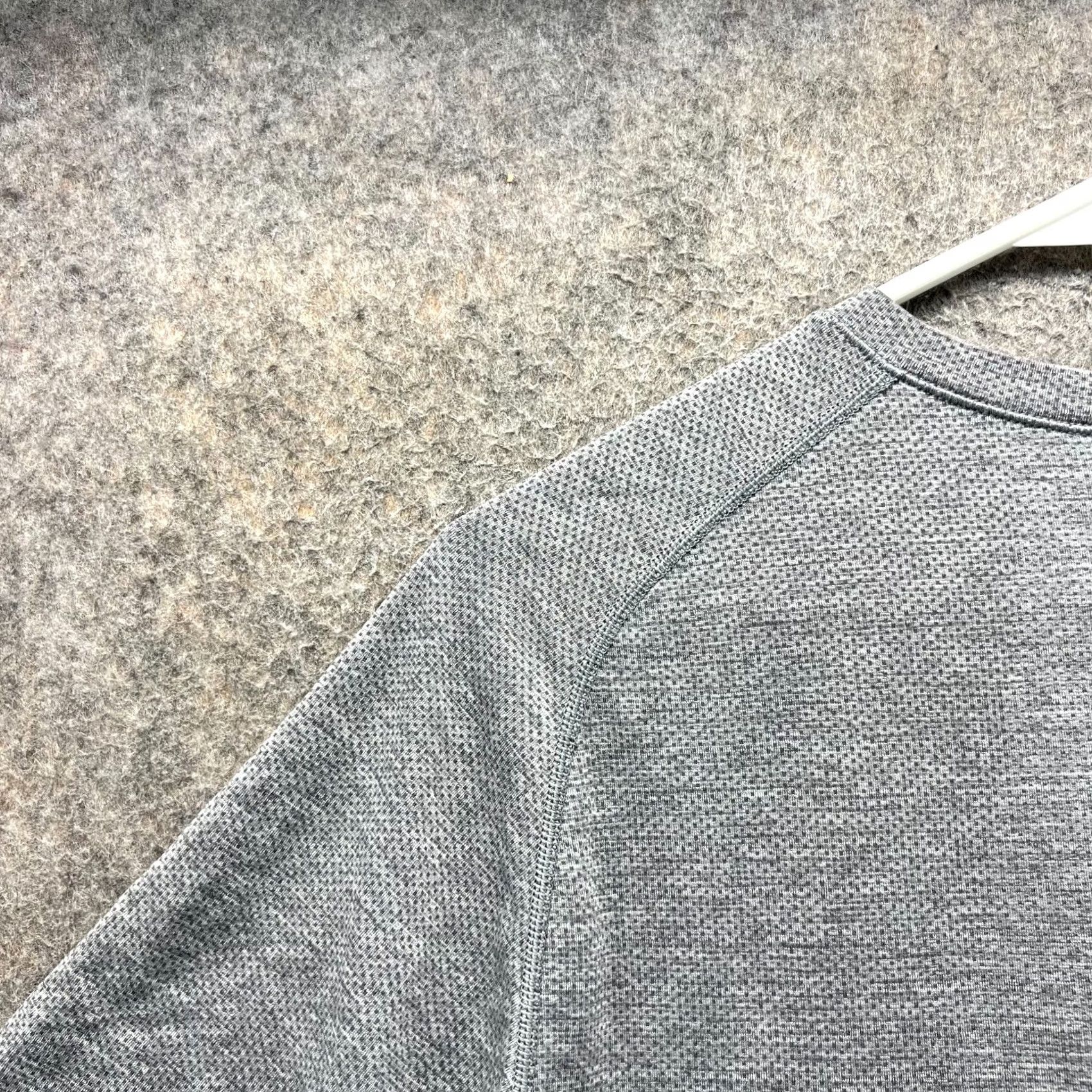 Lululemon Lululemon Shirt Womens 8 Gray Crewneck Swiftly Tech Athletic Training Tee Shirt Women 8 Gray Crew Neck Short Sleeve Nike? Size M / US 6-8 / IT 42-44 - 3 Thumbnail