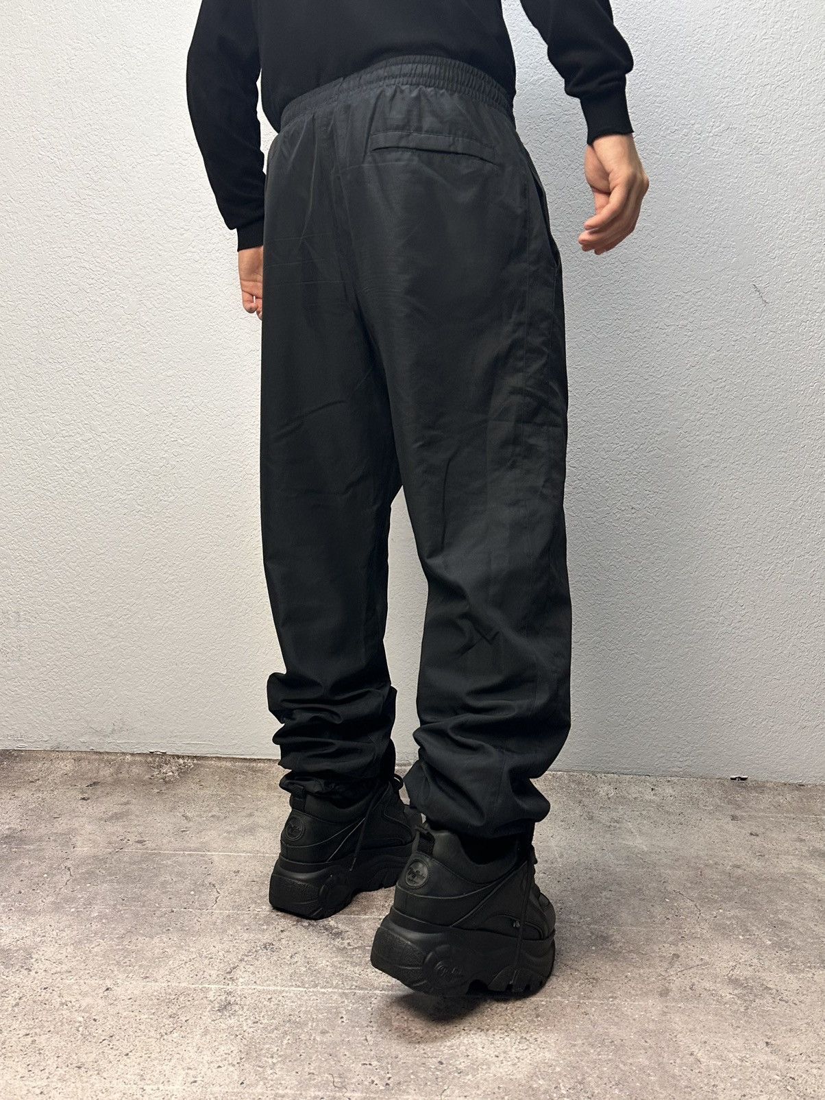 Nike Nike swoosh joggers black track pants y2k hype streetwear Size US 32 / EU 48 - 11 Thumbnail