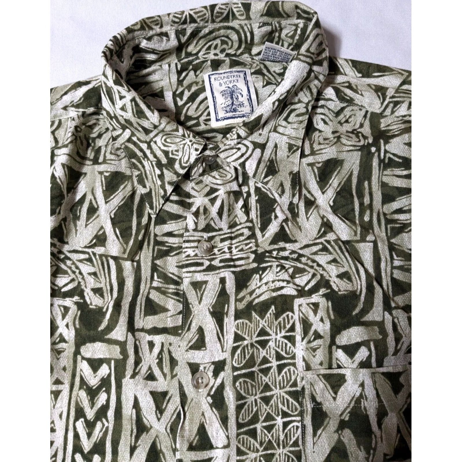 Roundtree & Yorke ROUNDTREE & YORKe Men XL Green 100% Rayon Abstract Short Sleeve Button-Up Shirt Size US XL / EU 56 / 4 - 5 Thumbnail
