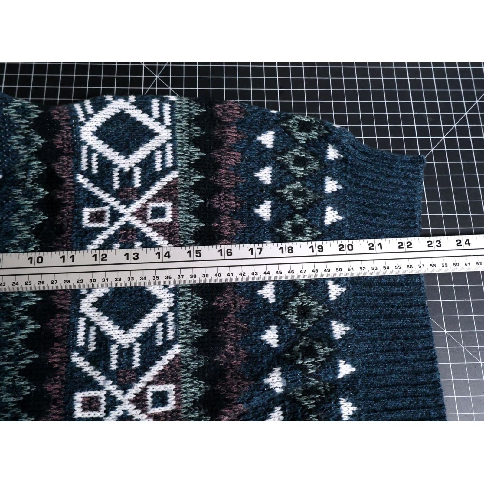 Vintage VINTAGE Today's News Sweater Women Medium Green Acrylic Knit Aztec VTG Crewneck 90s Geometric Pattern Pullover Size M / US 6-8 / IT 42-44 - 6 Thumbnail