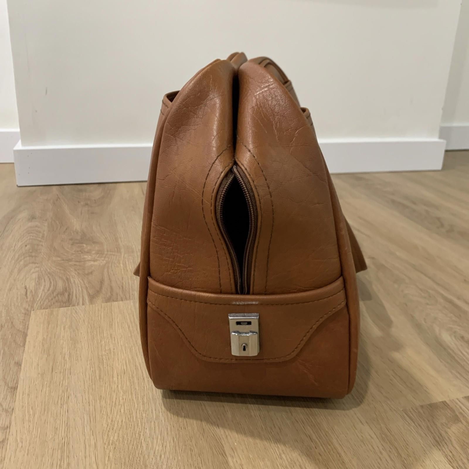 Other MINT Vintage 70s Dionite Leather Look Vinyl Weekender Bag - Size ONE SIZE - 2 Thumbnail