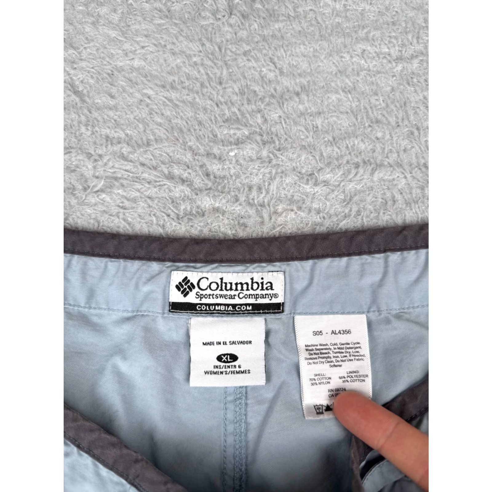 Vintage VINTAGE Columbia Shorts Womens XL Blue Nylon Cotton Blend Drawstring 6" Inseam 6in Pocket Logo Outdoor Fish Camping Hiking Size 40" / US 18 - 7 Thumbnail