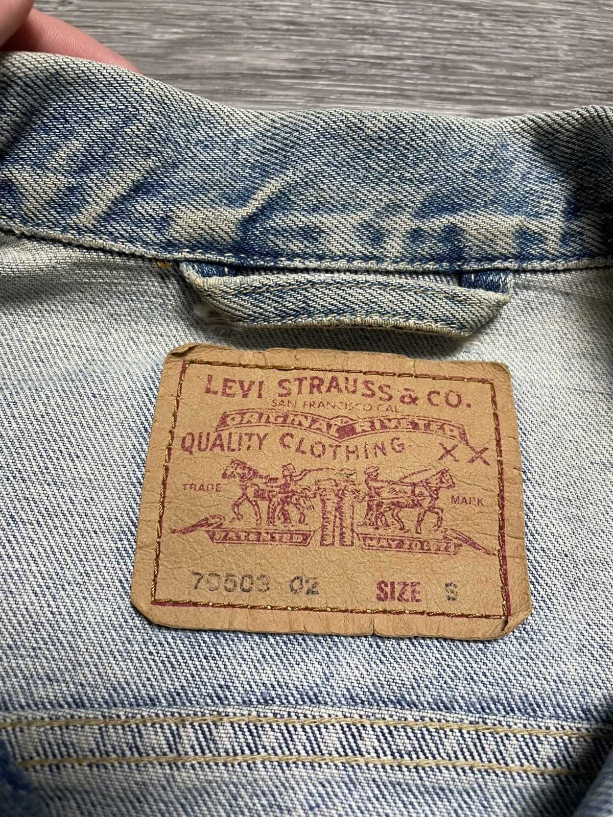 Levi's Vintage Clothing Vintage 92s Levis Blue Distressed Denim Jacket Made In Italy Size US S / EU 44-46 / 1 - 16 Thumbnail