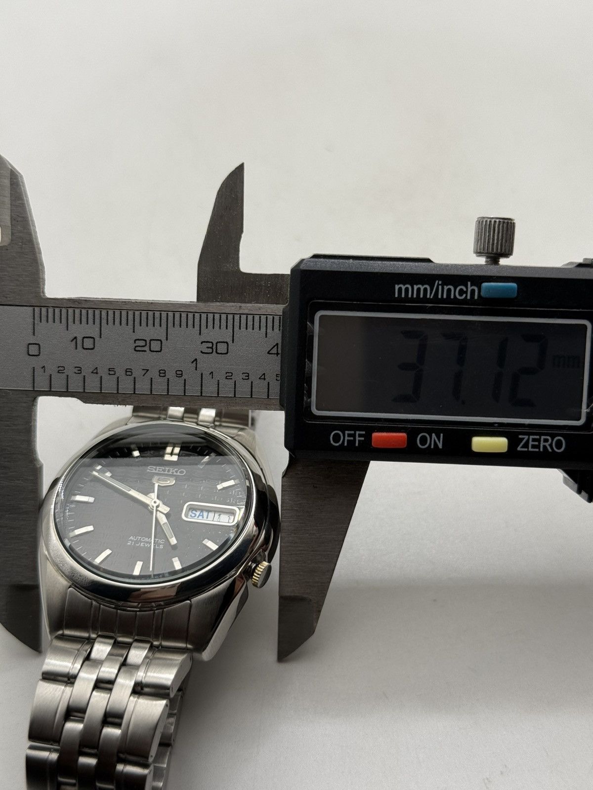 Seiko Seiko 5 Automatic 7S26 Black Dial 37mm 21J Vintage Watch Size 36 - 13 Thumbnail
