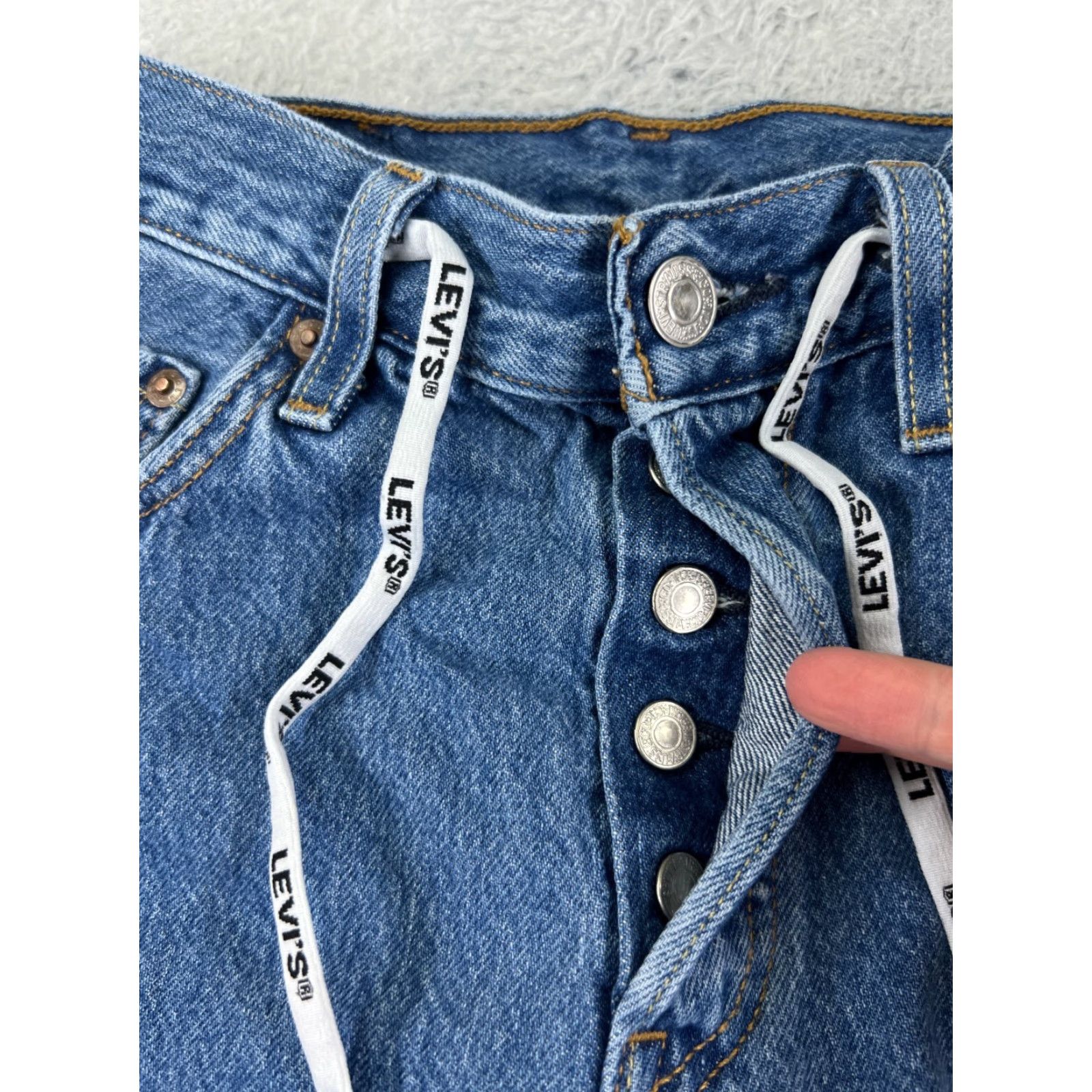 Levi's Levi's Jeans 501 Blue Denim Jeans Jogger 25x24 Regular 5-Pocket USA Button Drawstring Medium Wash Size US 26 / EU 42 - 4 Thumbnail
