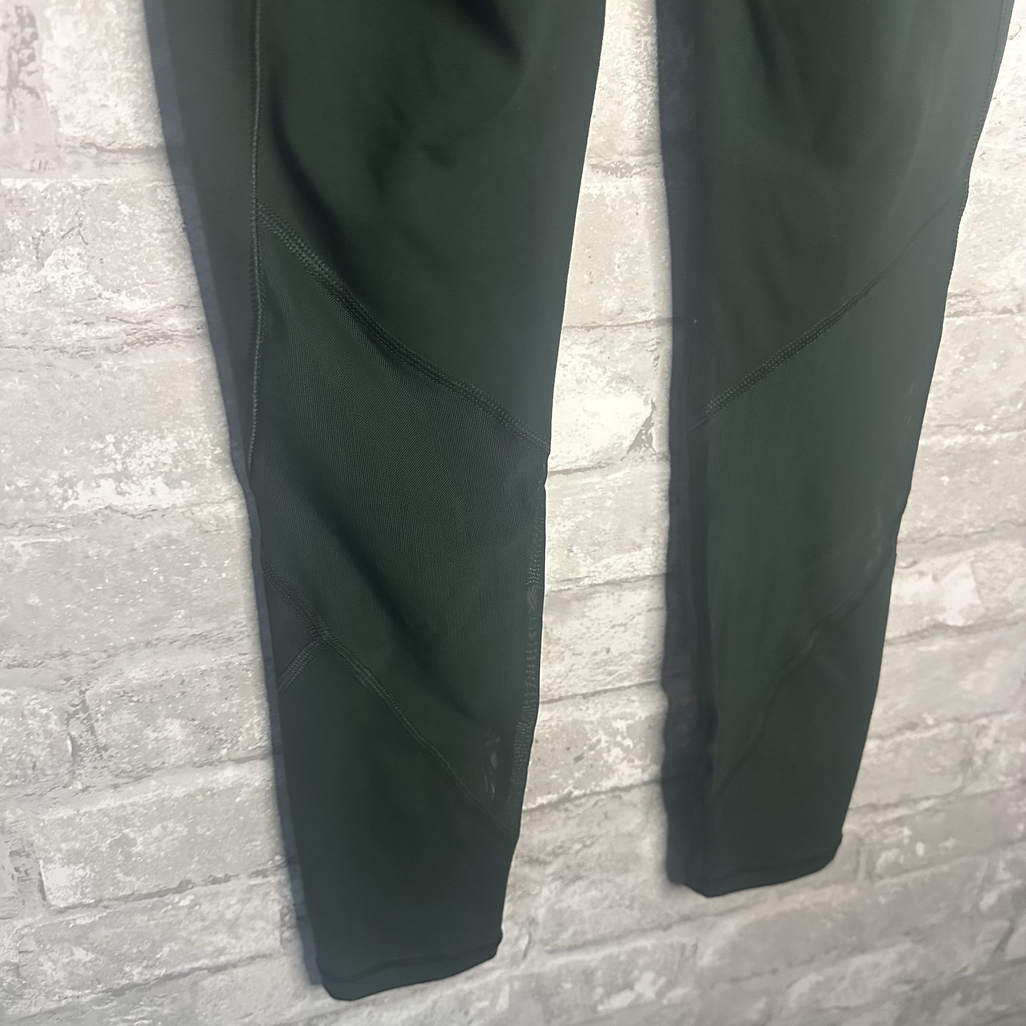 Athleta Athleta Salutation Stash Mesh Tight NWT XXS (Seaweed Snack) Size 24" / US 00 / IT 34 - 6 Thumbnail