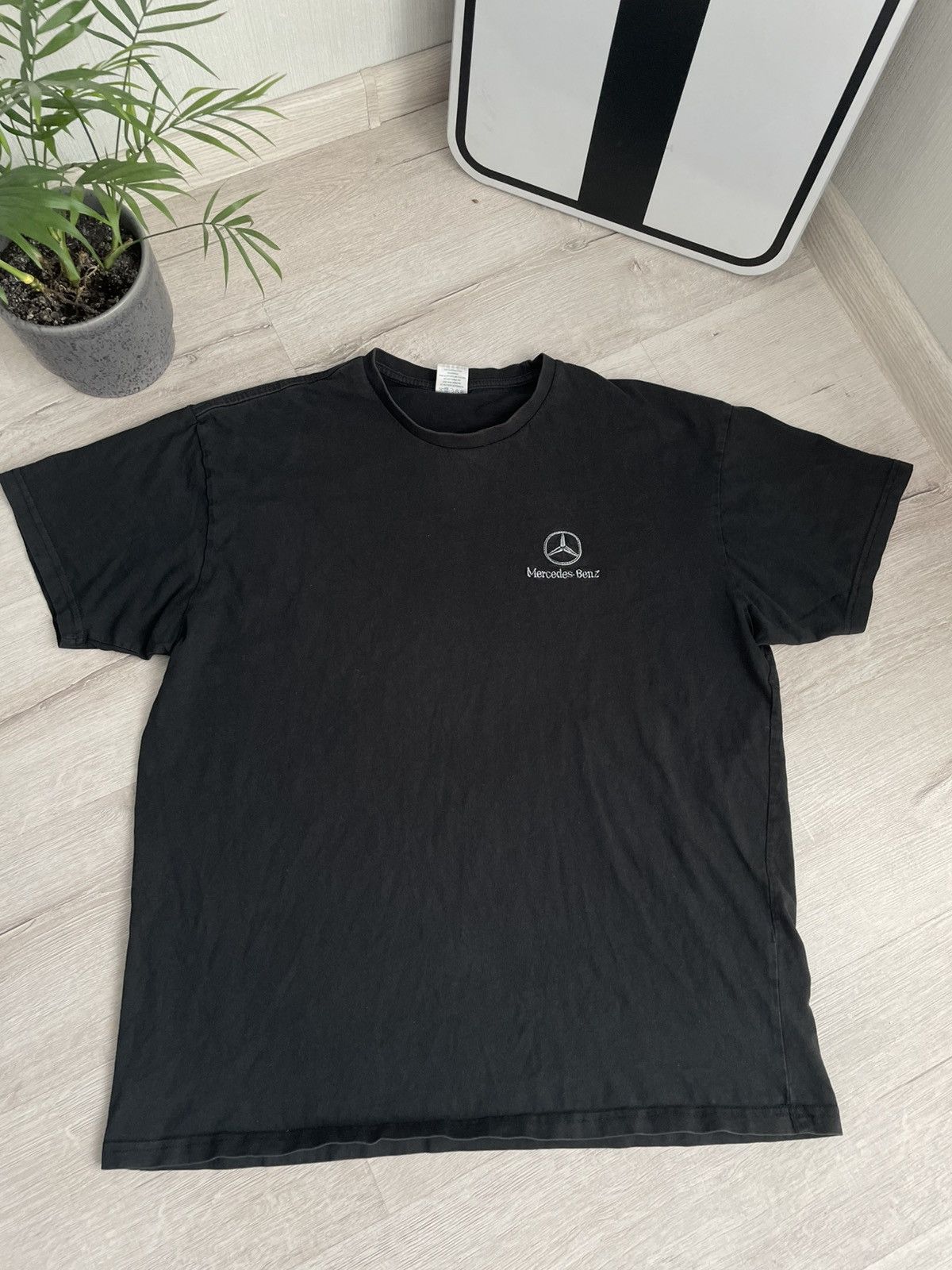 Mercedes-Benz Vintage 90s Mercedes Benz Small Logo Faded T-shirt Race F1 Size US L / EU 52-54 / 3 - 3 Thumbnail