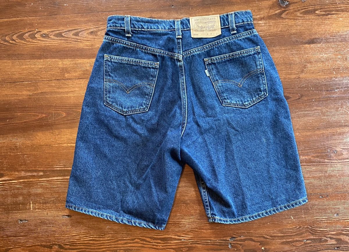 Levi's Vintage 1998 Levi’s 550 Relaxed White Tab Dark Denim Shorts Size US 32 / EU 48 - 2 Thumbnail