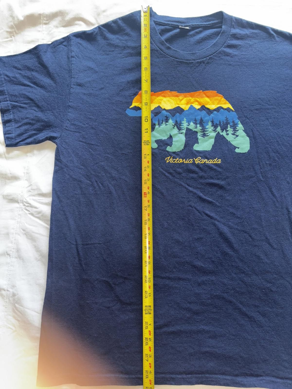 Designer Vintage Victoria Canada Bear Graphic Tee Size US L / EU 52-54 / 3 - 6 Thumbnail