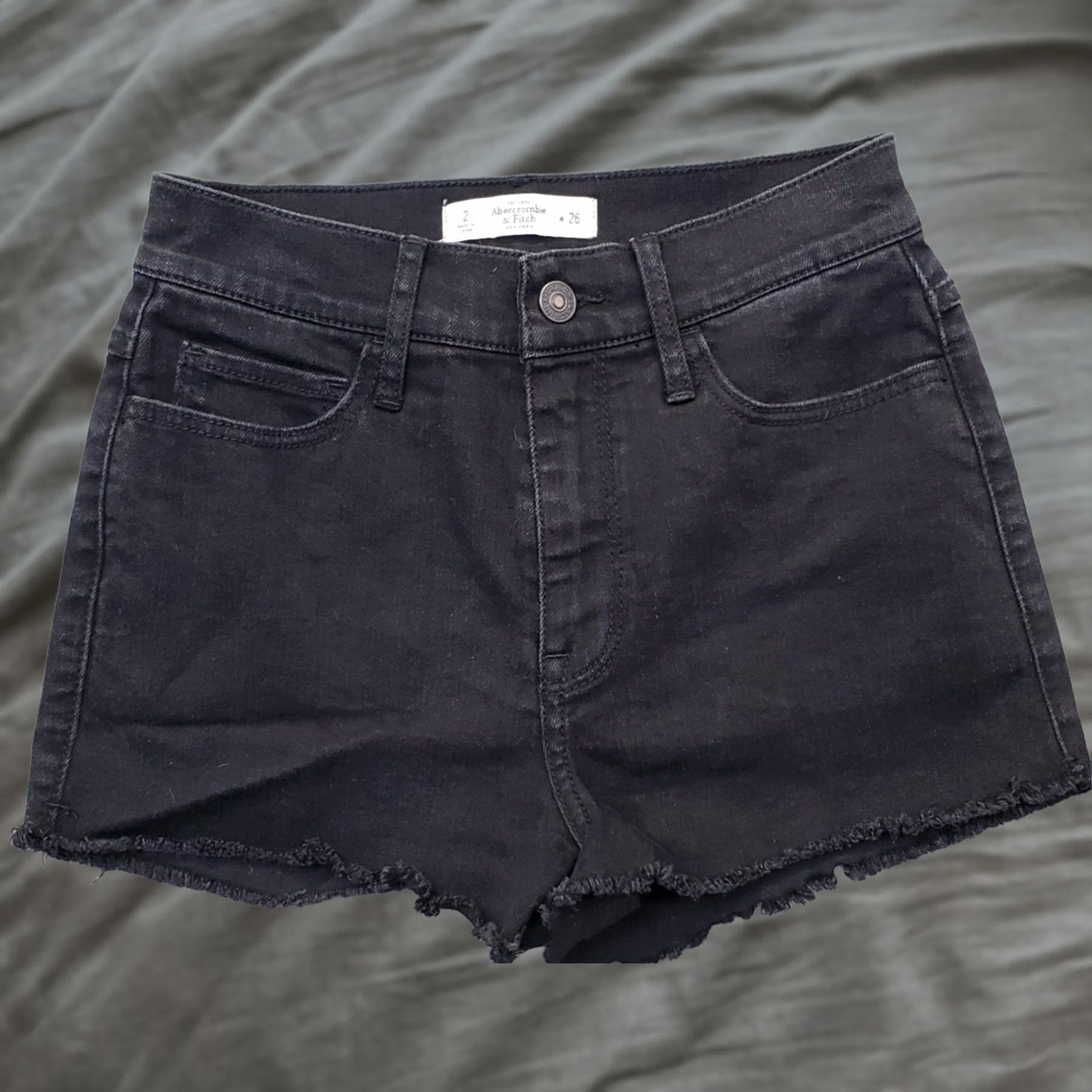 Abercrombie & Fitch Abercrombie & Fitch Women Size 2 Black Denim Cut-Off Shorts 5 Pocket Dark Wash Denim Stretch Casual Shorts Size 26" / US 2 / IT 38 - 1 Thumbnail