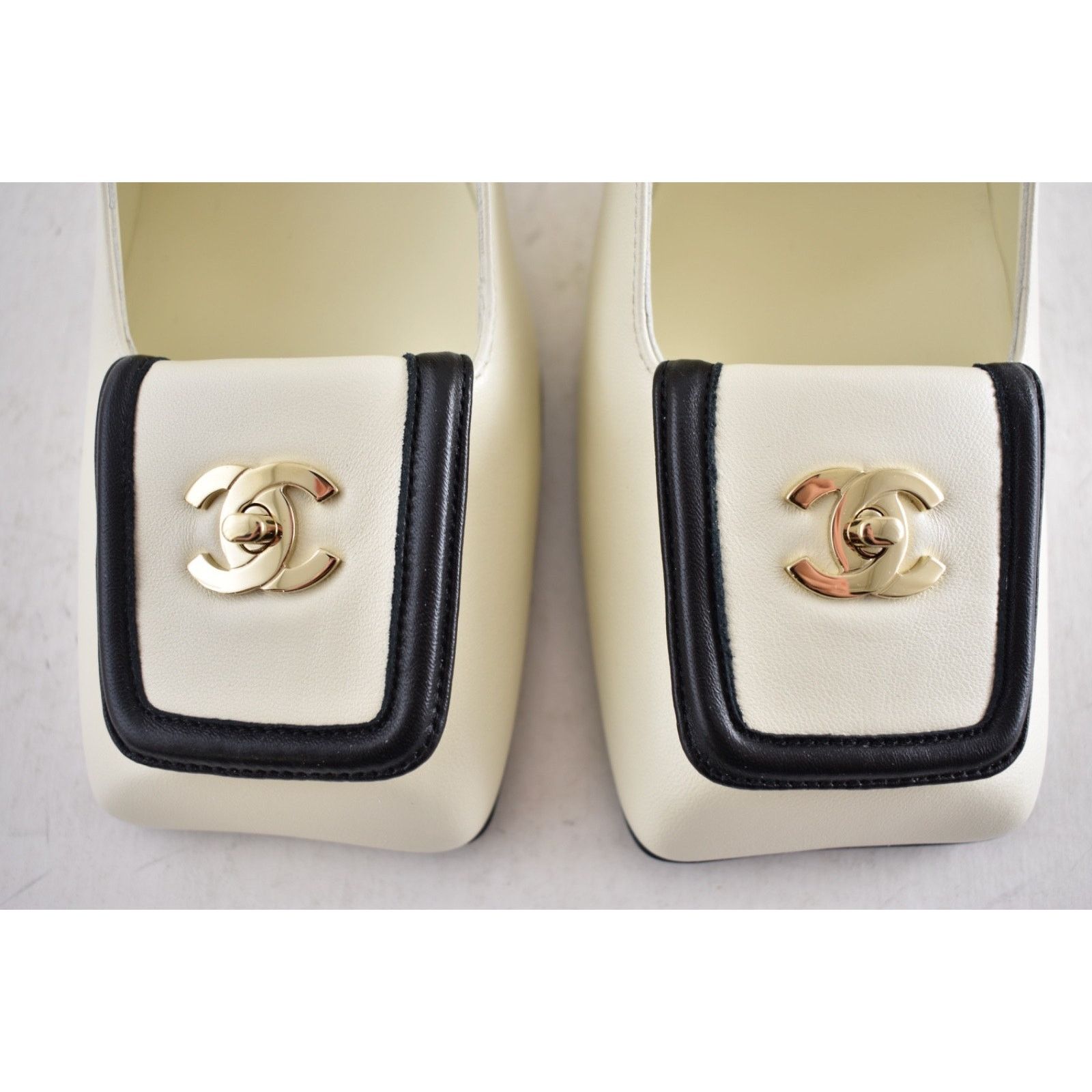 Chanel Chanel Ivory Black Square Turnlock Block Heel Pump 40.5 Size US 10.5 / IT 40.5 - 17 Thumbnail