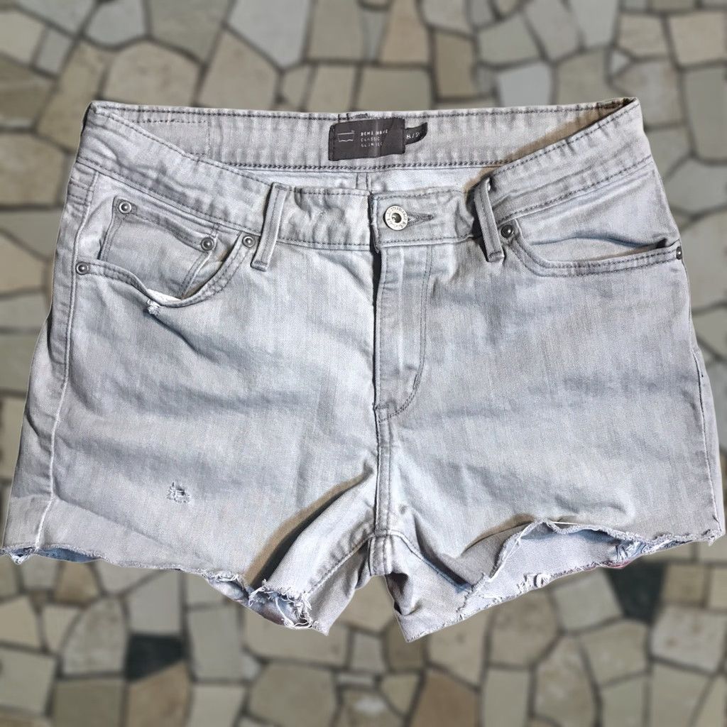 Levi's Levi's Demi Curve Cut Off Shorts Faded Gray Denim Womens Tag 29 Raw Hem 5-Pocket 3in Inseam Regular Rise 9in Vintage No Size 29" - 1 Thumbnail