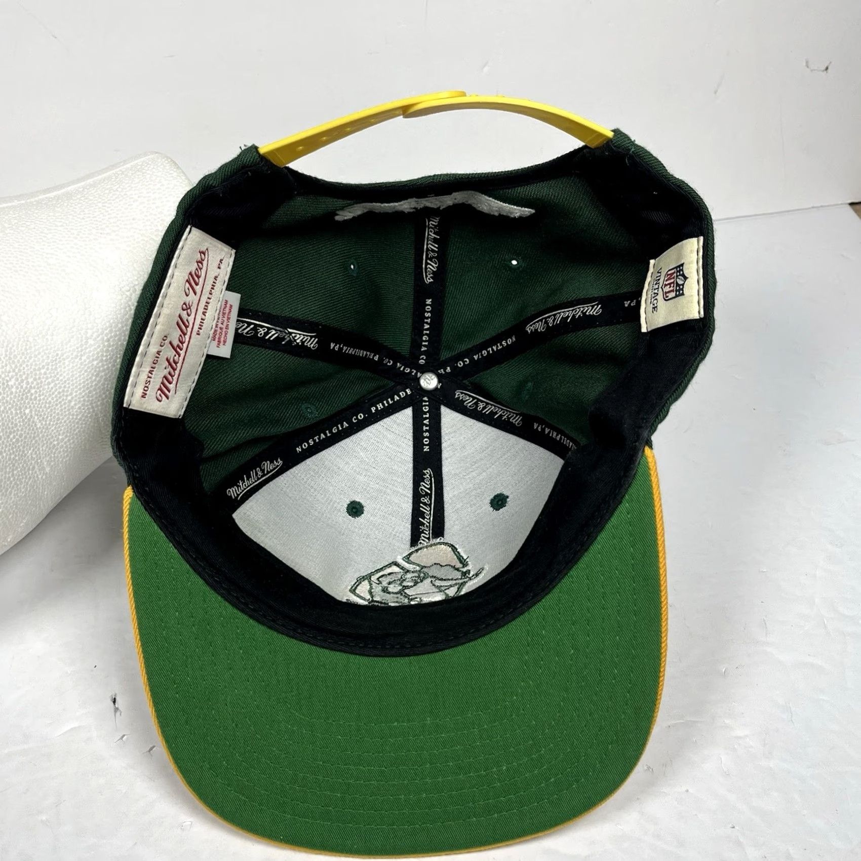 Mitchell & Ness Mitchell & Ness Green Bay Packers Green NFL Snapback Hat VTG Size ONE SIZE - 5 Thumbnail