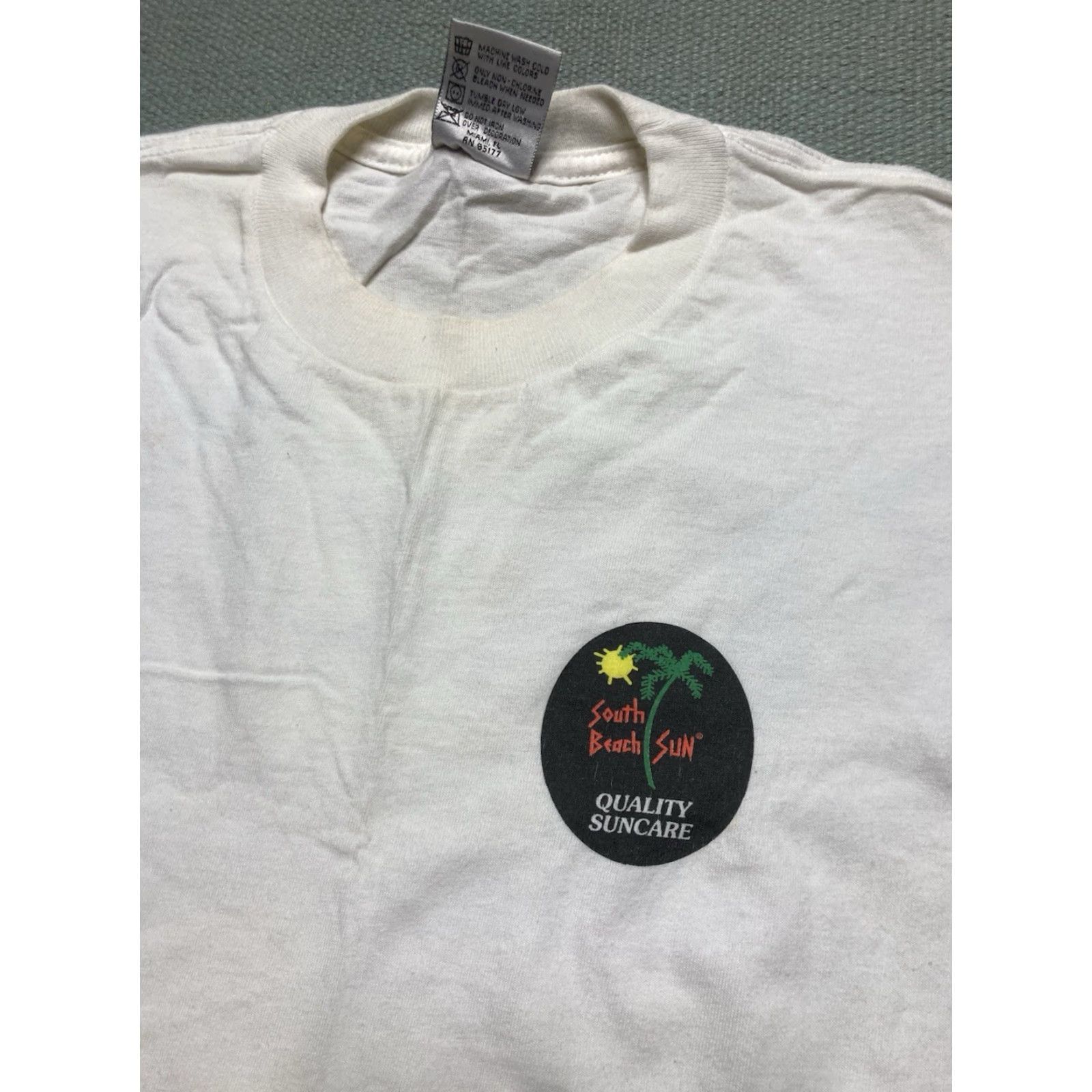 Vintage VINTAGE 90s Unbranded T-Shirt Mens Graphic 90s White XL Large Brazen dark tanning carrot oil skincare Size US L / EU 52-54 / 3 - 6 Thumbnail