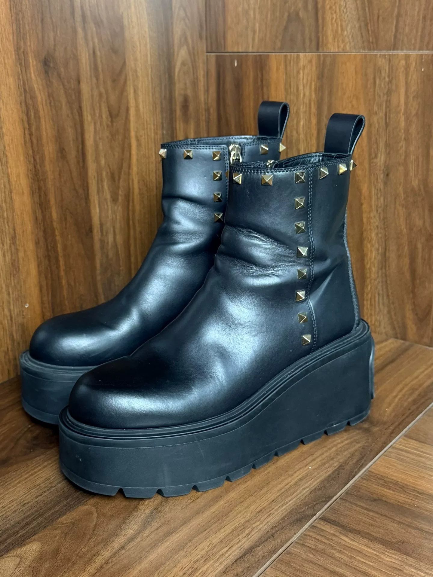 Valentino Valentino Boots us_8 Women Size US 8 / IT 38 - 1 Thumbnail