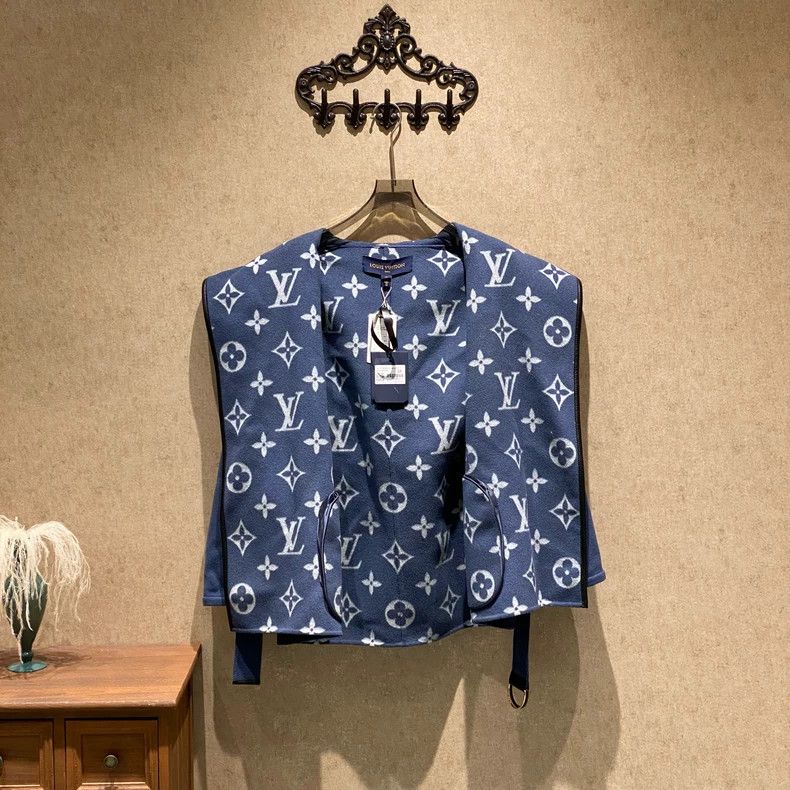 Louis Vuitton Louis Vuitton Blue and white big old flower full print bat Size XXS / US 00 / IT 34 - 3 Thumbnail