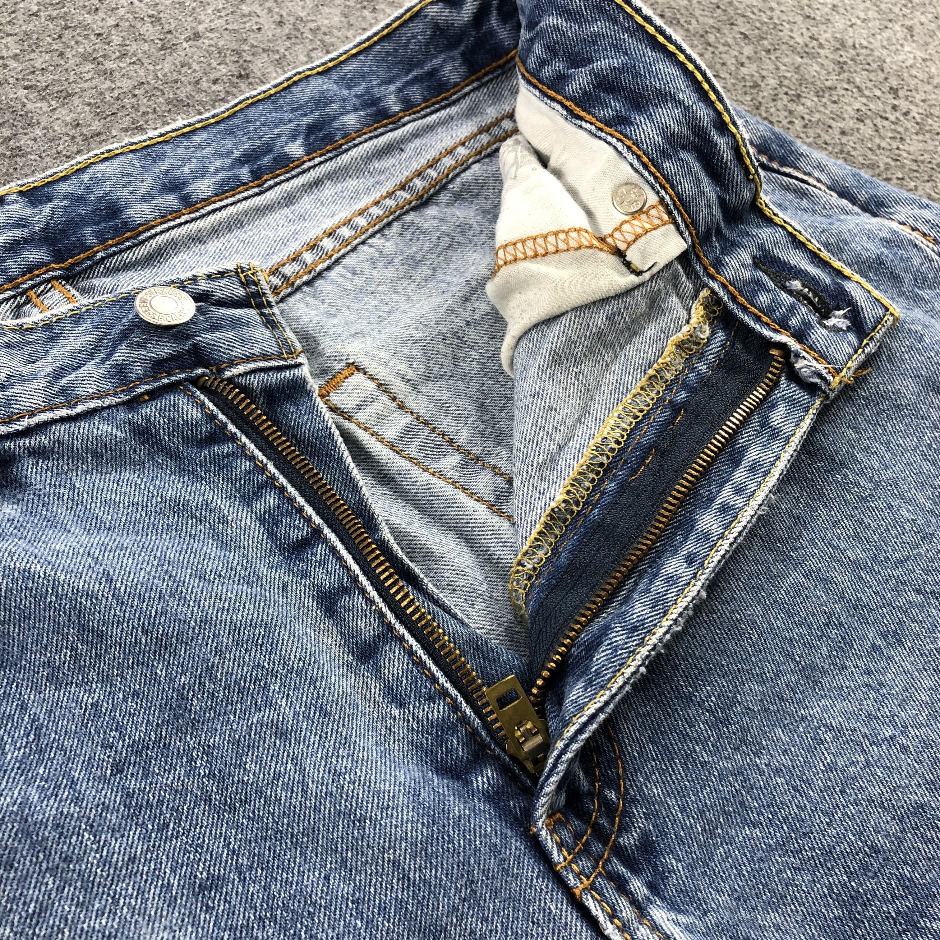 Levi's × Vintage Vintage Blue Wash Levis 505 Jeans-JM1472 Size US 33 - 8 Thumbnail