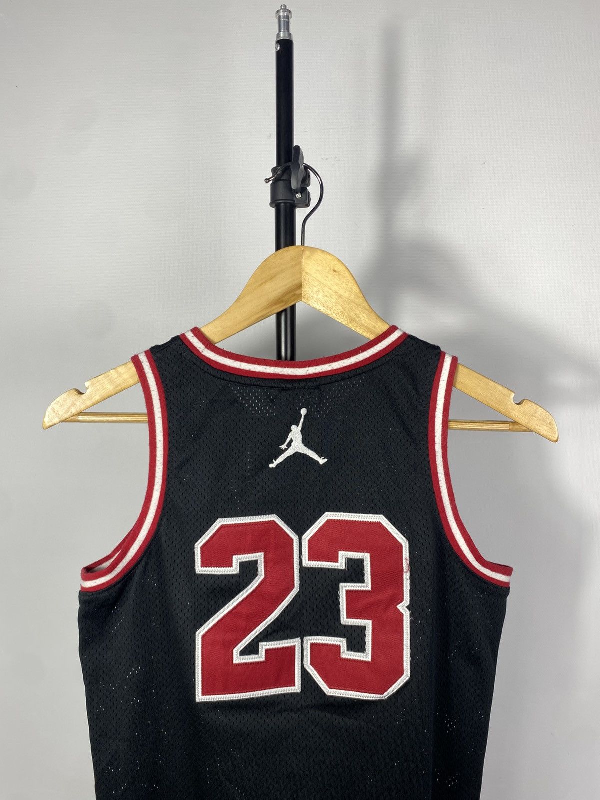Jordan Brand × NBA × Vintage Vintage NBA Bulls Jordan 23 Jersey Tee Tank 90s Size US XS / EU 42 / 0 - 8 Thumbnail
