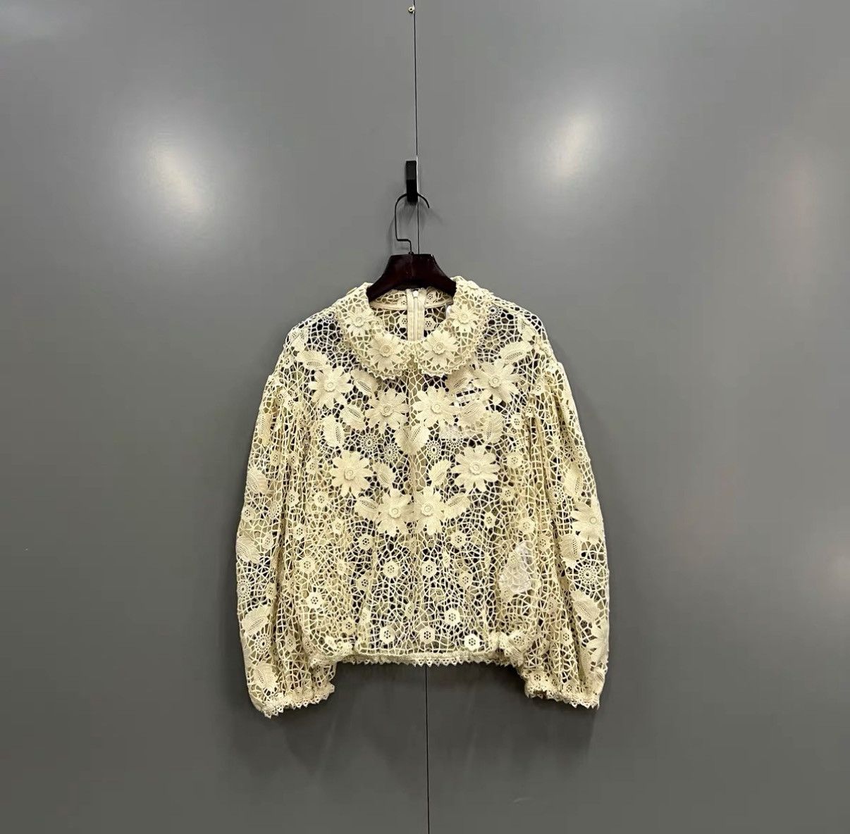 Valentino Valentino Floral Lace Peter Pan Collar Top J41 Size M / US 6-8 / IT 42-44 - 1 Thumbnail