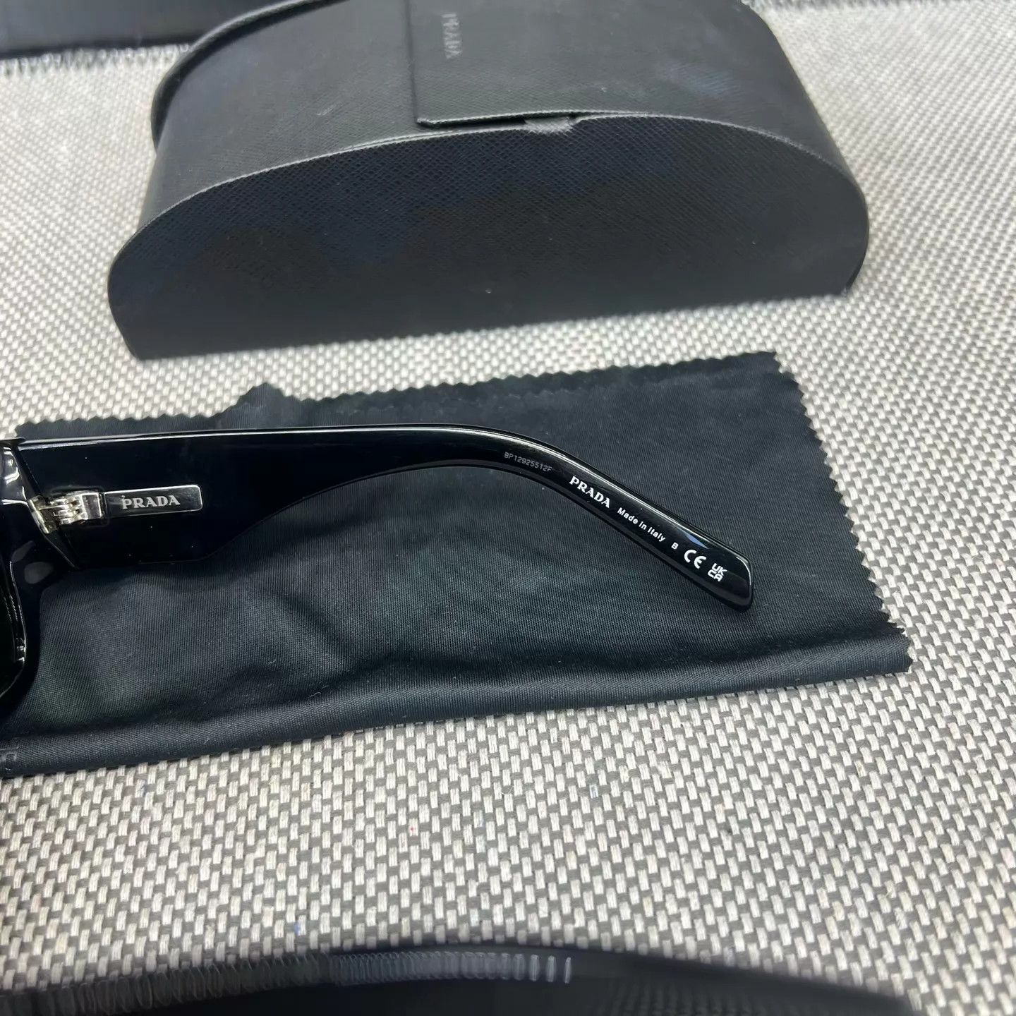 Prada PRADA Symbole triangle logo sunglasses like new Size ONE SIZE - 6 Thumbnail