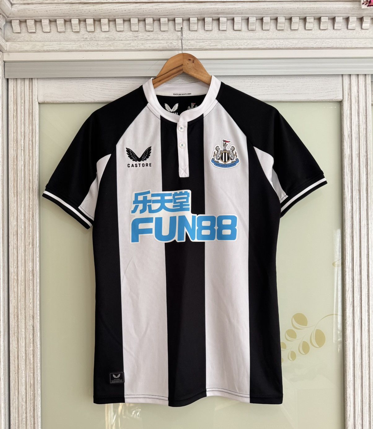 Other Newcastle United 2021-2022 Home Soccer Jersey Football Kit Size US S / EU 44-46 / 1 - 1 Thumbnail