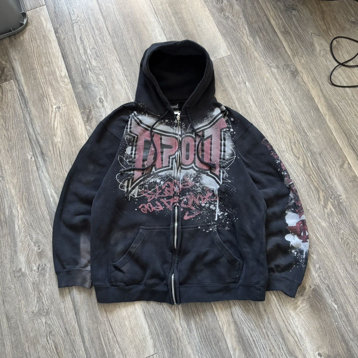 Tapout Vintage Tapout Graffiti Spellout Zip Up Hoodie Size US M / EU 48-50 / 2 - 2 Thumbnail