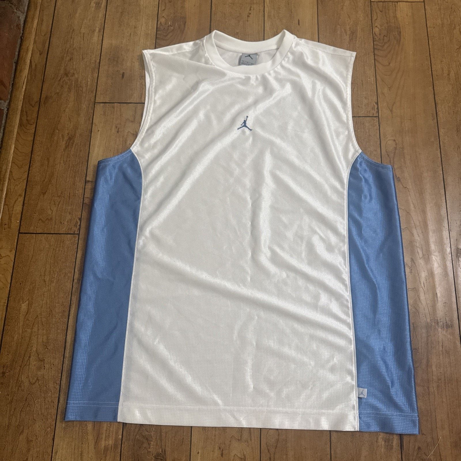 Jordan Brand Jordan Carolina Blue Jersey XL 25x32 Size US XL / EU 56 / 4 - 1 Thumbnail