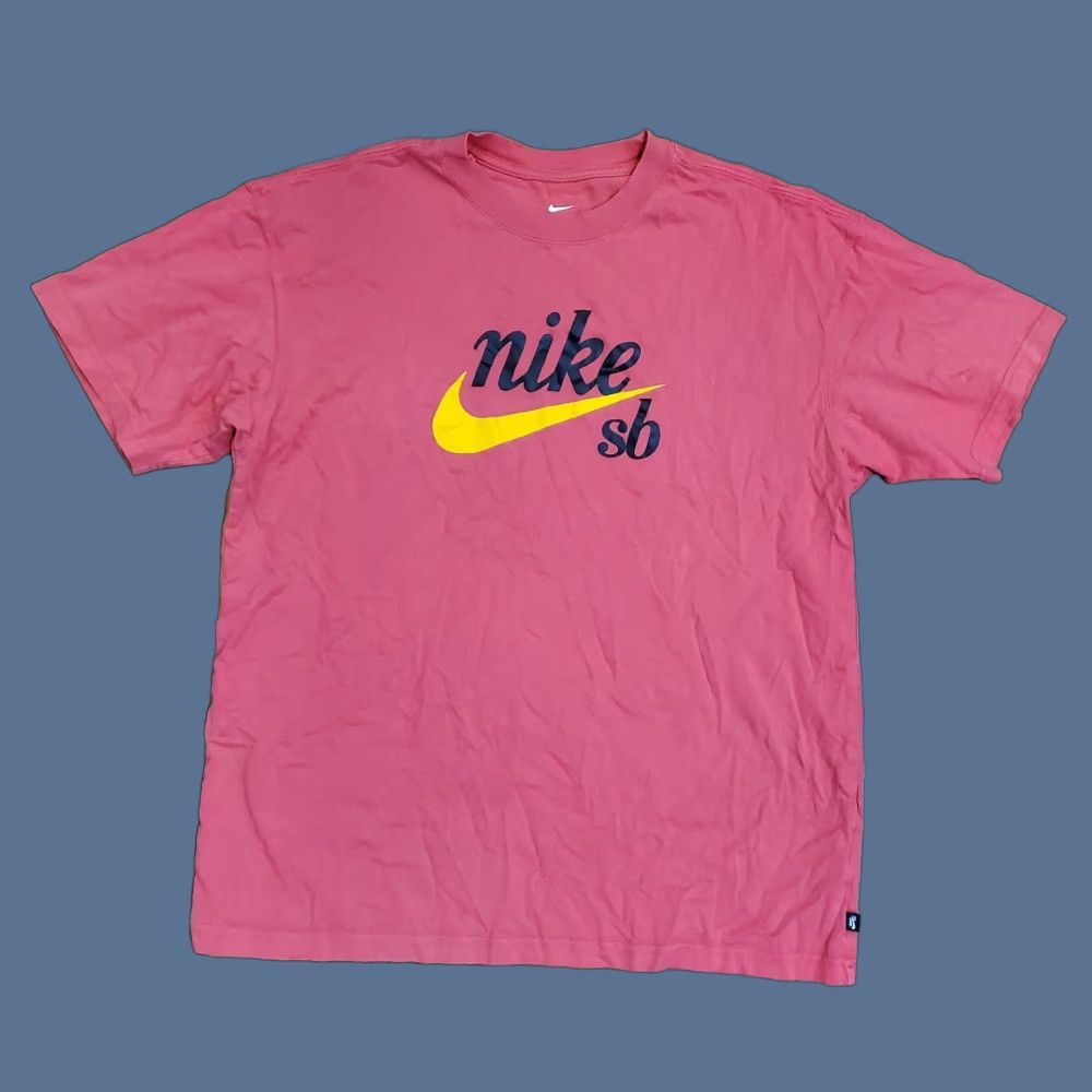 Nike VINTAGE Nike SB Shirt Mens Medium Red Yellow Swoosh Skateboarding Tee DB9977-623 Size US M / EU 48-50 / 2 - 1 Thumbnail