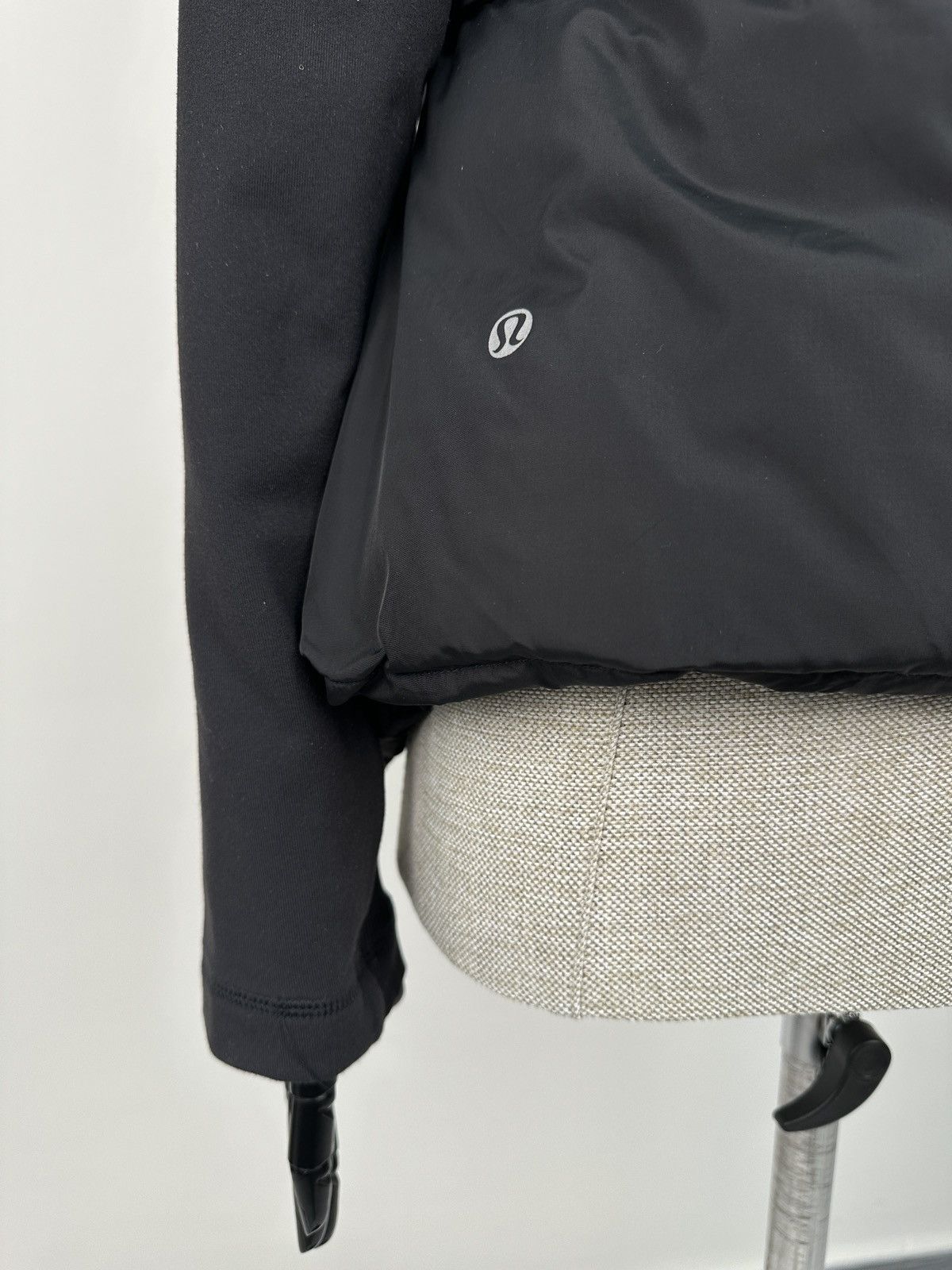 Lululemon LULULEMON Avant Garde Belted Wrap Down Jacket Women’s Black Size XS / US 0-2 / IT 36-38 - 9 Thumbnail