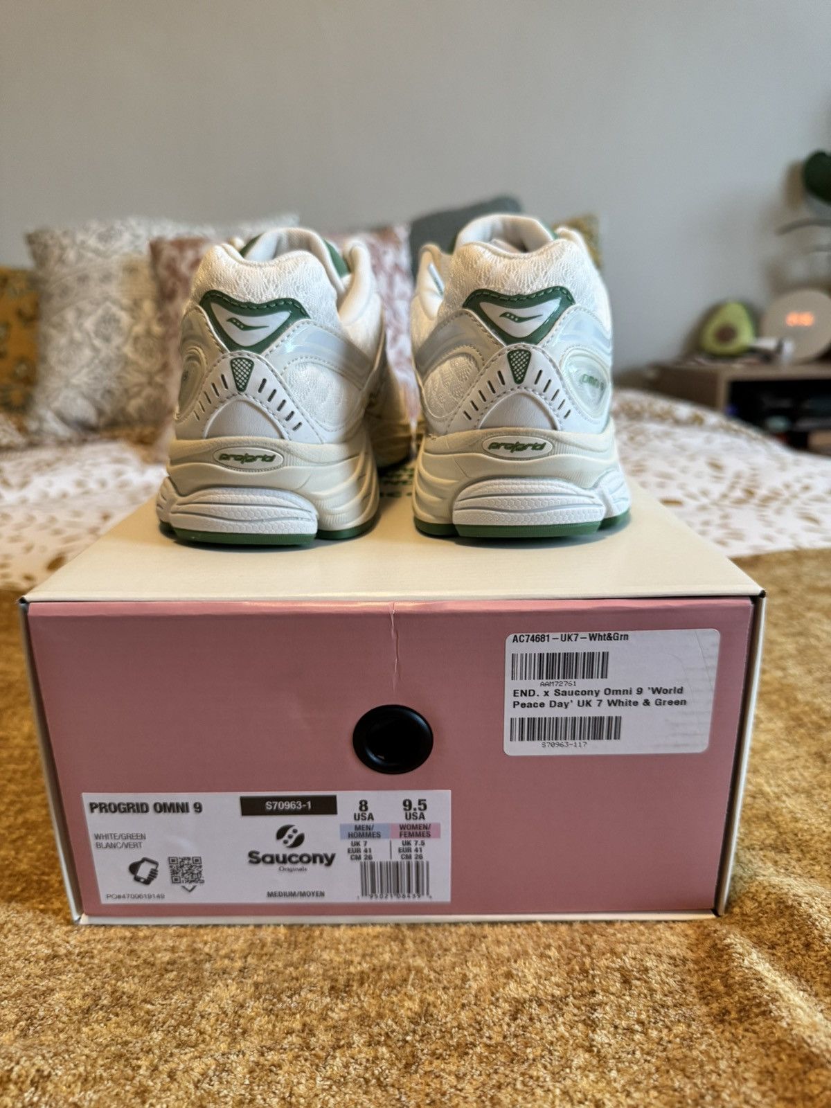 Saucony DEADSTOCK! END x Saucony ProGrid Omni 9 'World Peace Day' Size US 8 / EU 41 - 5 Thumbnail