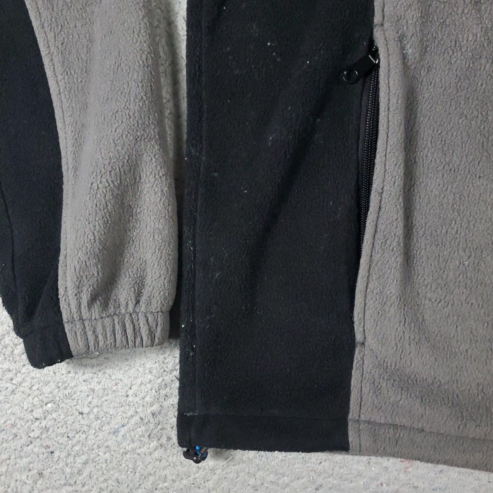 Vintage Columbia Sweater Mens M Gray Black Full Zip Up Fleece Outerwear - Logo Pockets Modern Outdoor, Casual, Workwear Size US M / EU 48-50 / 2 - 3 Thumbnail