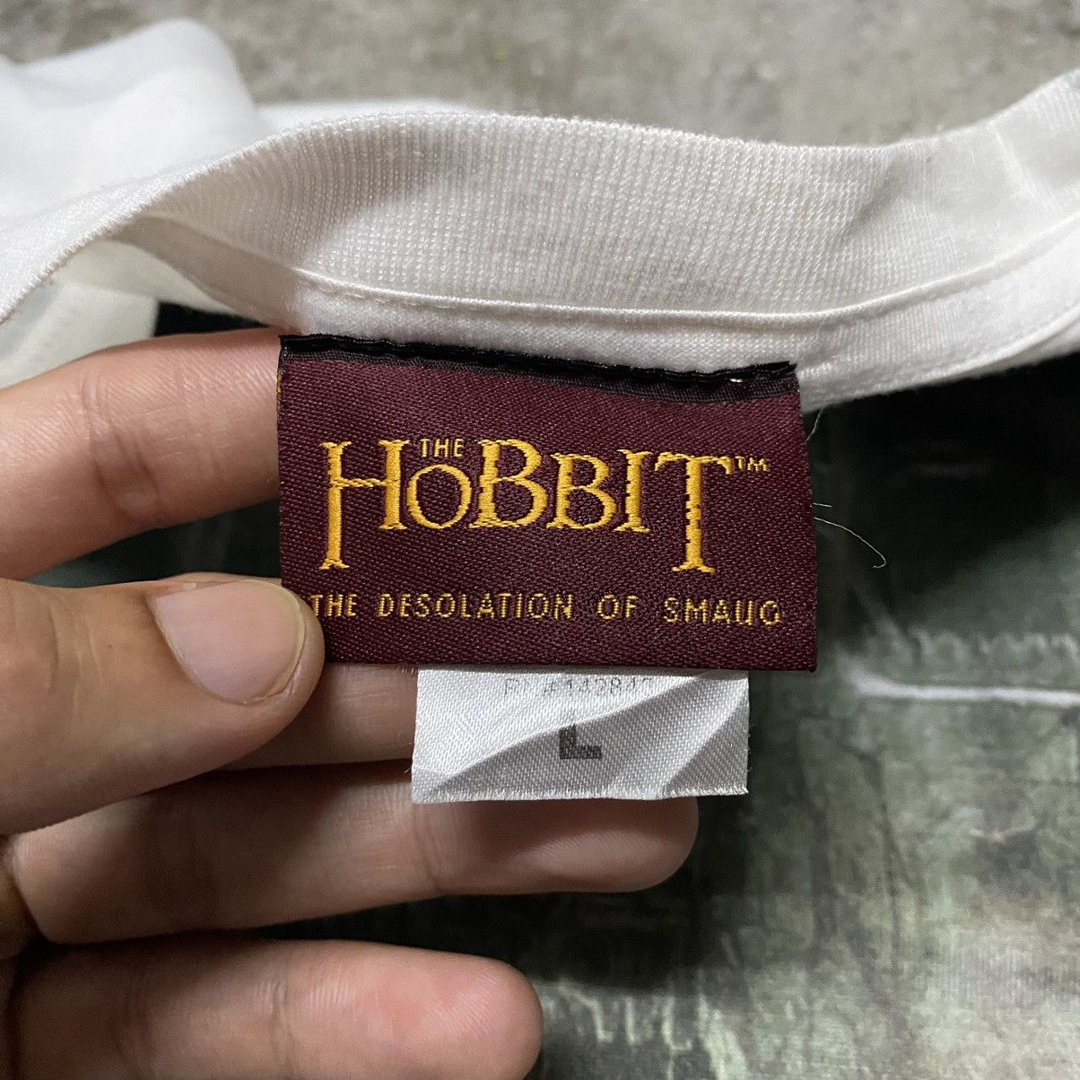 Vintage Vintage The Hobbit The Desolation of Smaug Overprint Tee Size US L / EU 52-54 / 3 - 3 Thumbnail