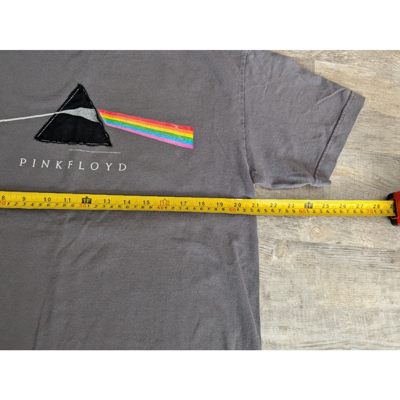 Vintage VINTAGE Pink Floyd Dark Side Of The Moon Tee Shirt L Adult Gray Rock Band Shirt Size US L / EU 52-54 / 3 - 7 Thumbnail