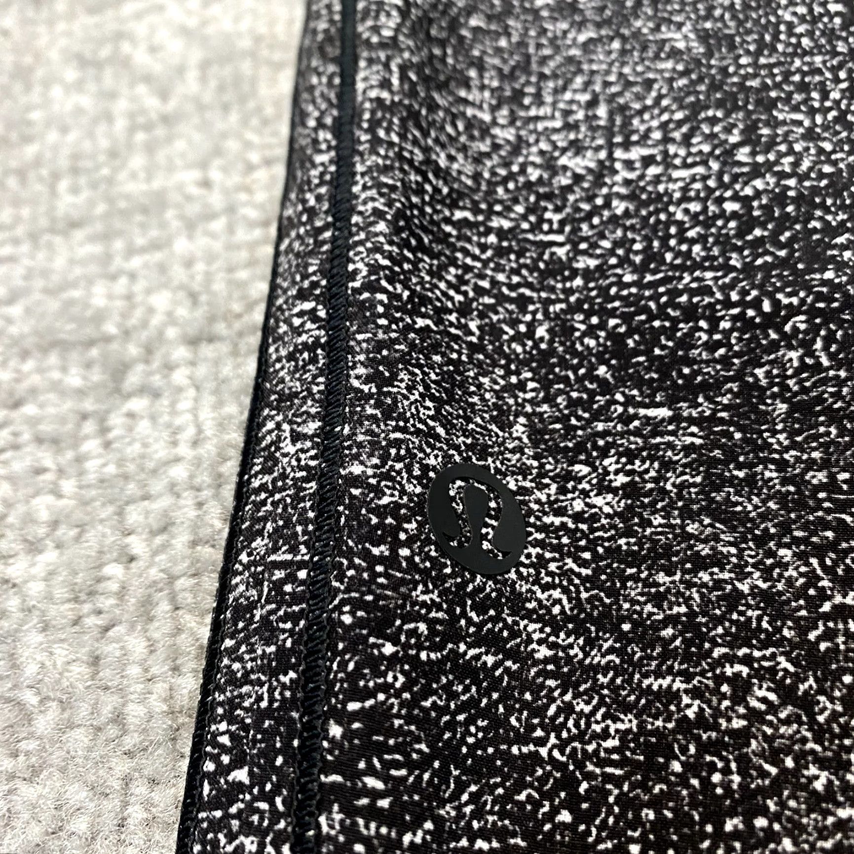 Lululemon VINTAGE LULULEMON Pants Womens 6 Keep It Classic Crop White Noise Alpine White Black Size 28" / US 6 / IT 42 - 3 Thumbnail