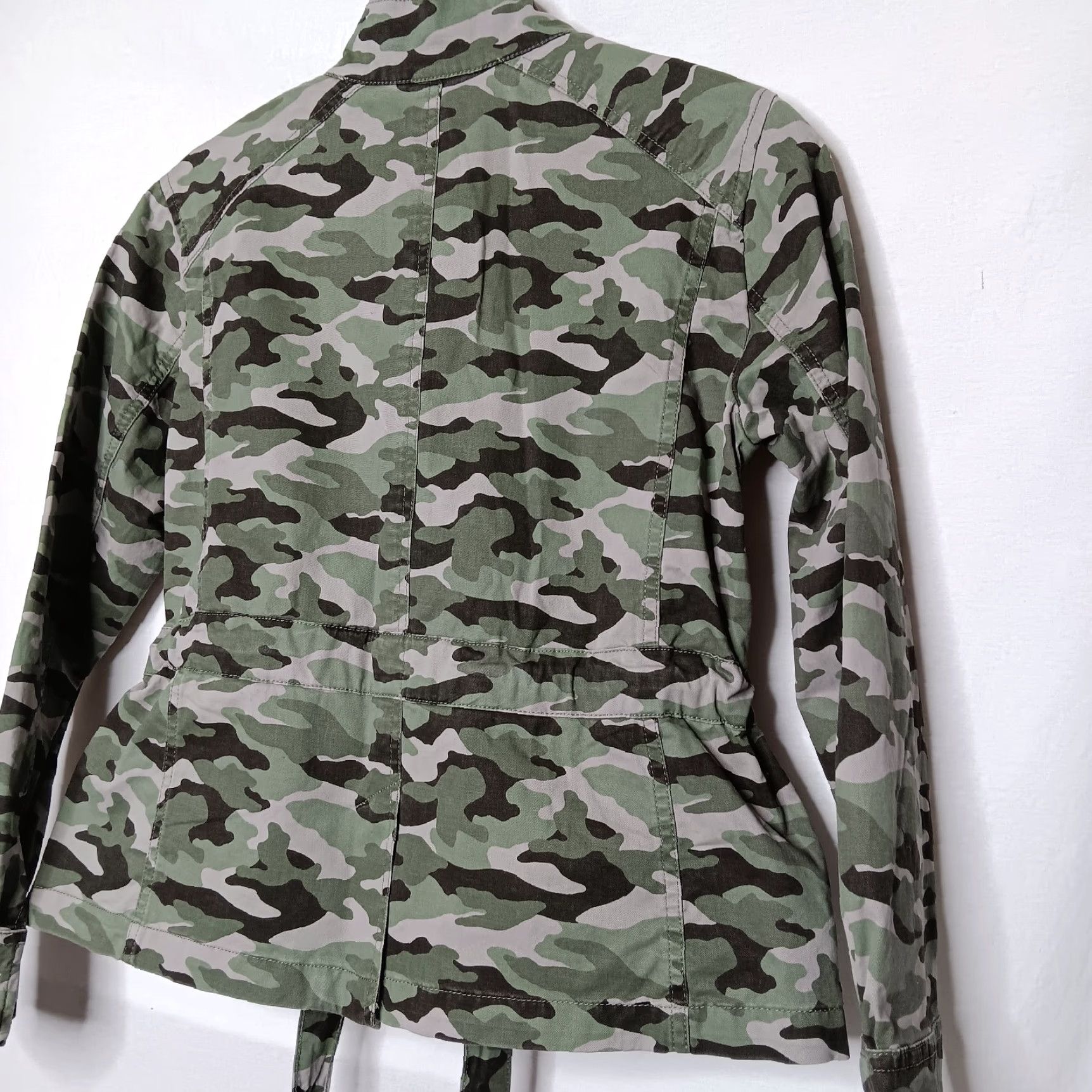 Banana Republic Banana Republic Women's XS Camouflage Utility Jacket Short Sleeve Tie Waist Green Fall Spring Summer Size XS / US 0-2 / IT 36-38 - 2 Thumbnail