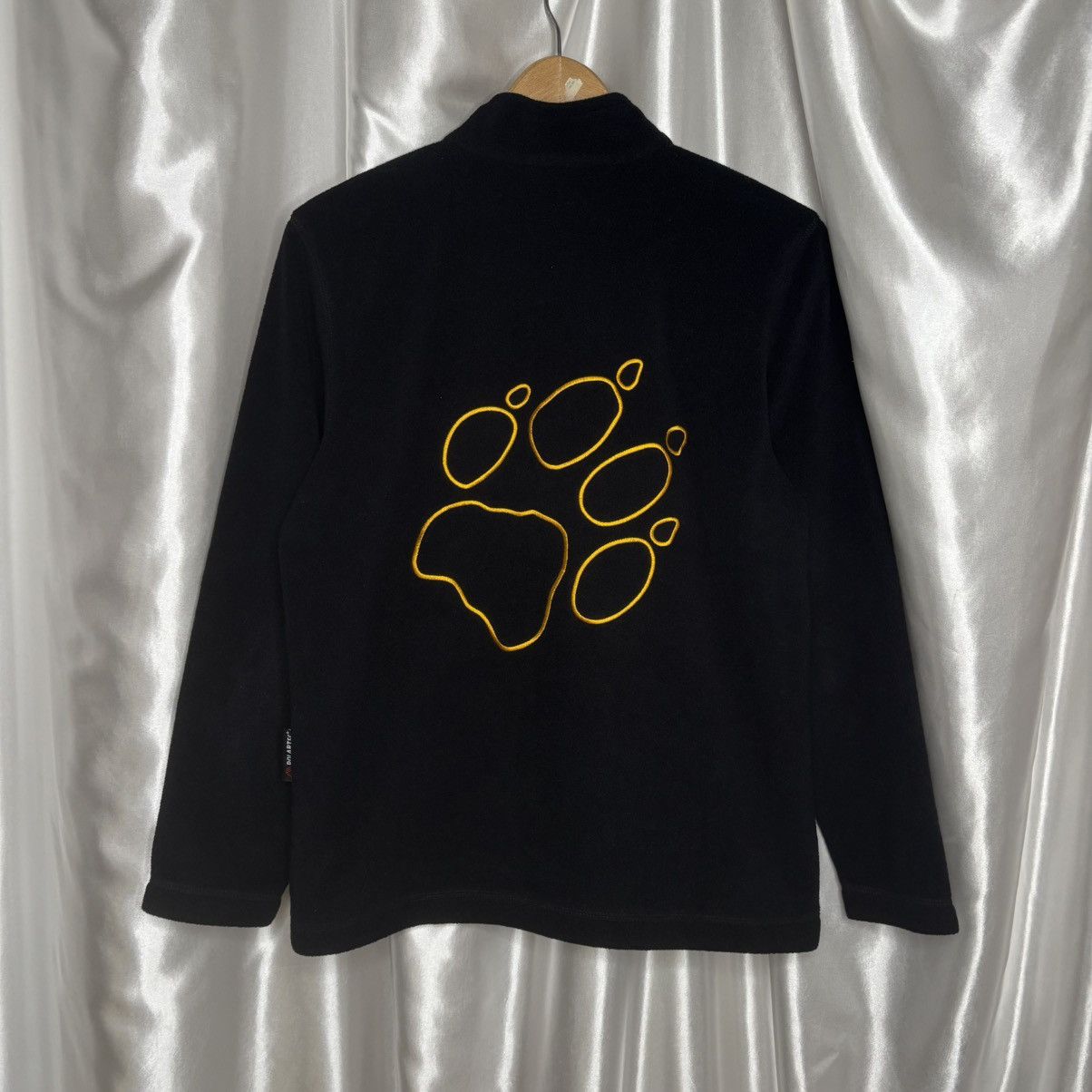 Jack Wolfskin × Vintage black Jack wolfskin fleece sweatshirt with logo embroidery Size US S / EU 44-46 / 1 - 1 Thumbnail