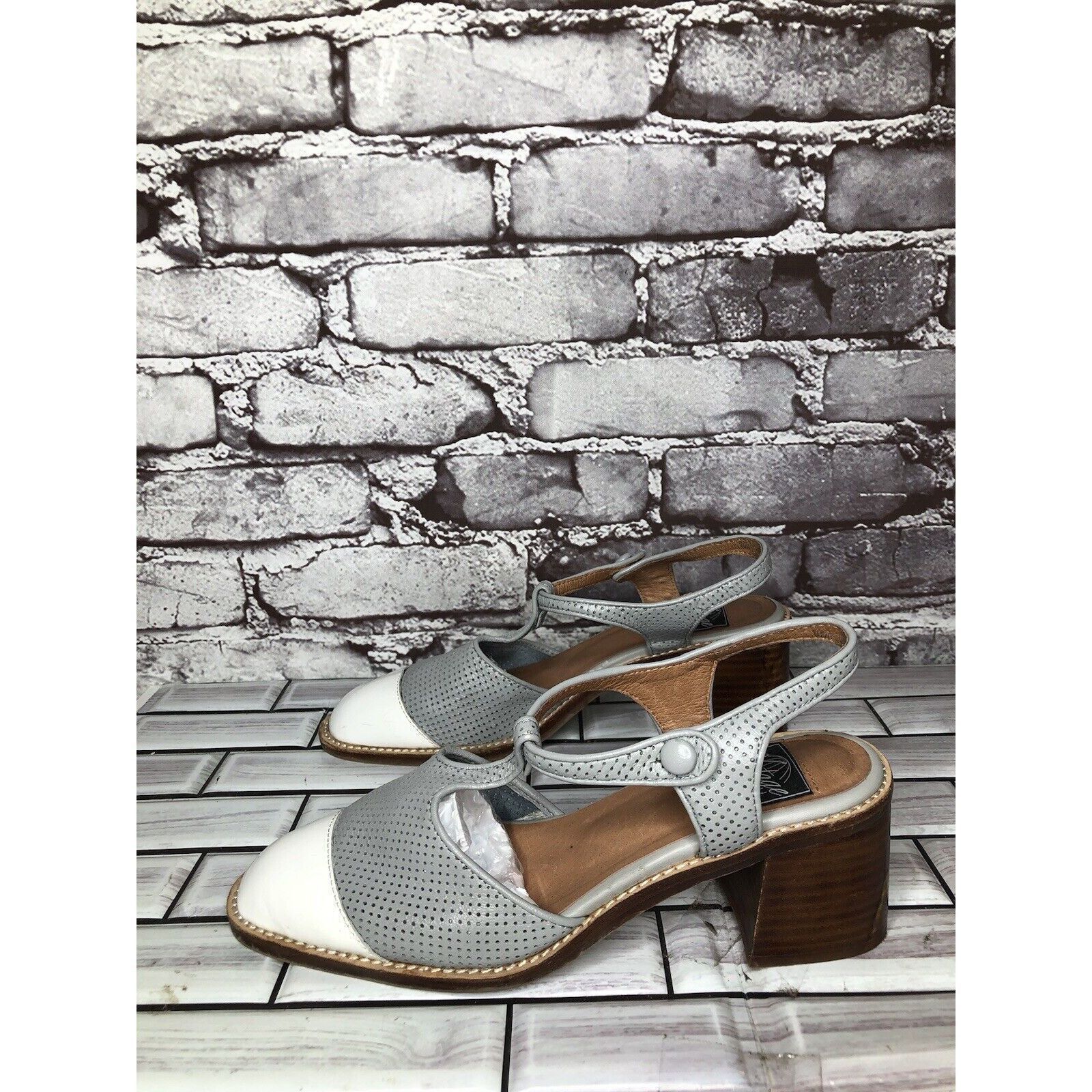 Jeffrey Campbell Vintage Jeffrey Campbell White Cap Gray Leather Perforated S Size US 7 / IT 37 - 18 Thumbnail