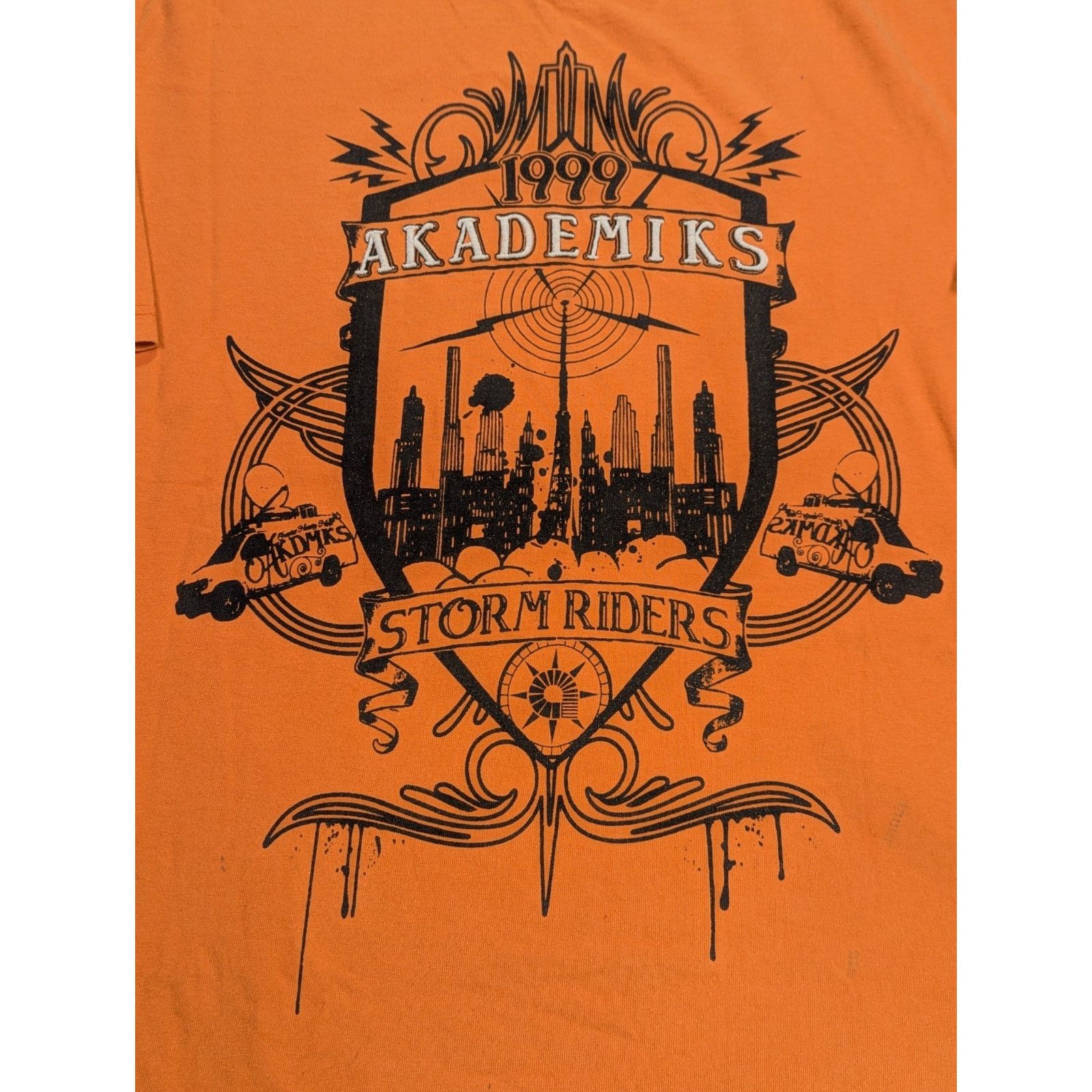 Akademiks VTG Akademiks Storm Riders Orange Tee XXL Embroidered 99 Size US XXL / EU 58 / 5 - 2 Thumbnail