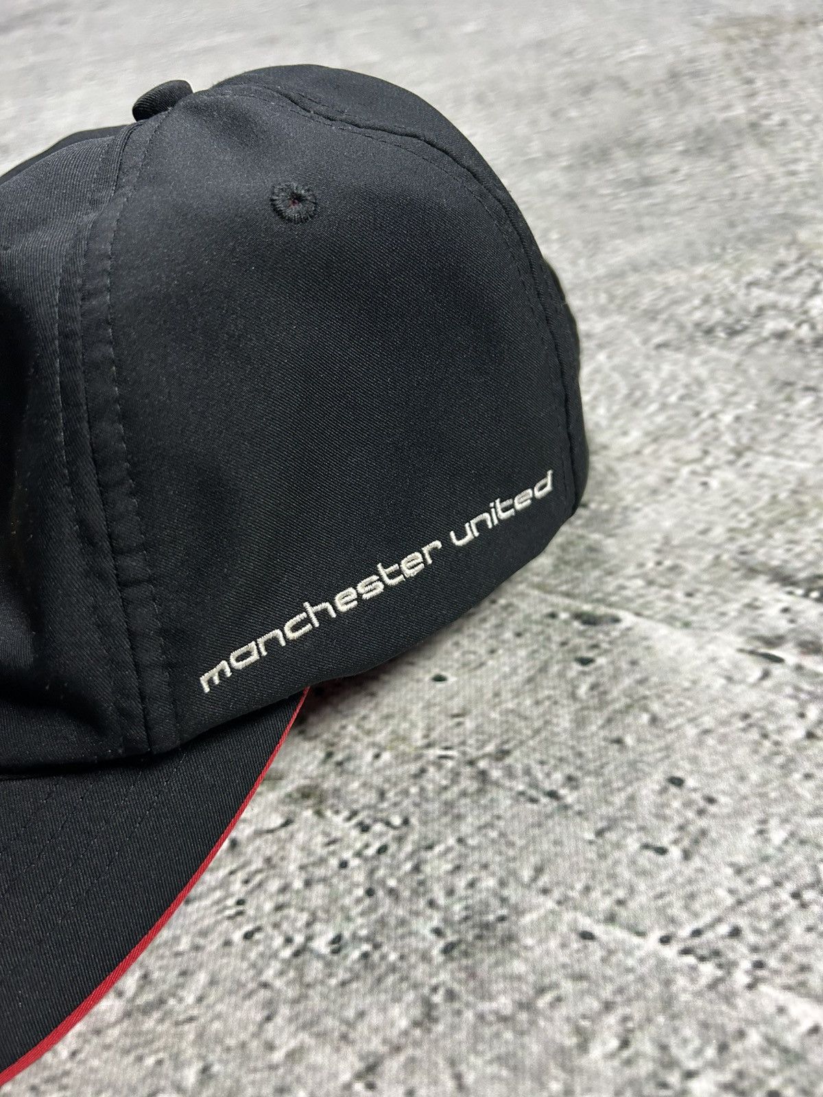 Nike × Vintage Nike Manchester United Black Cap Vintage Size ONE SIZE - 3 Thumbnail