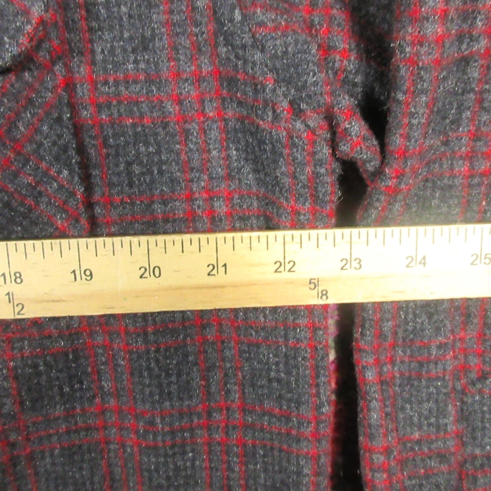 Vintage VINTAGE Woolrich Shirt Mens L Flannel Heavyweight Wool Blend Plaid Red Gray Button-Up Long Sleeve Pockets Casual Workwear Fall Winter Spring Size US L / EU 52-54 / 3 - 7 Thumbnail