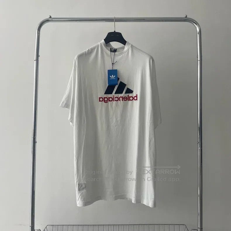 Balenciaga Balenciaga White Embroidered Pattern Short Sleeve Size US L / EU 52-54 / 3 - 1 Thumbnail